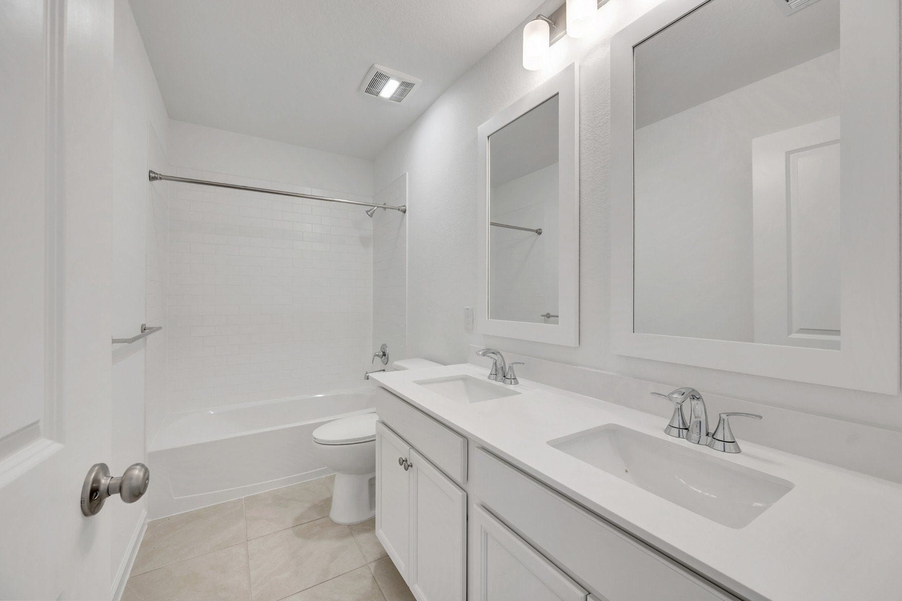 347 West Rose Marie Lane, Montgomery, TX 77356 Hall bath
