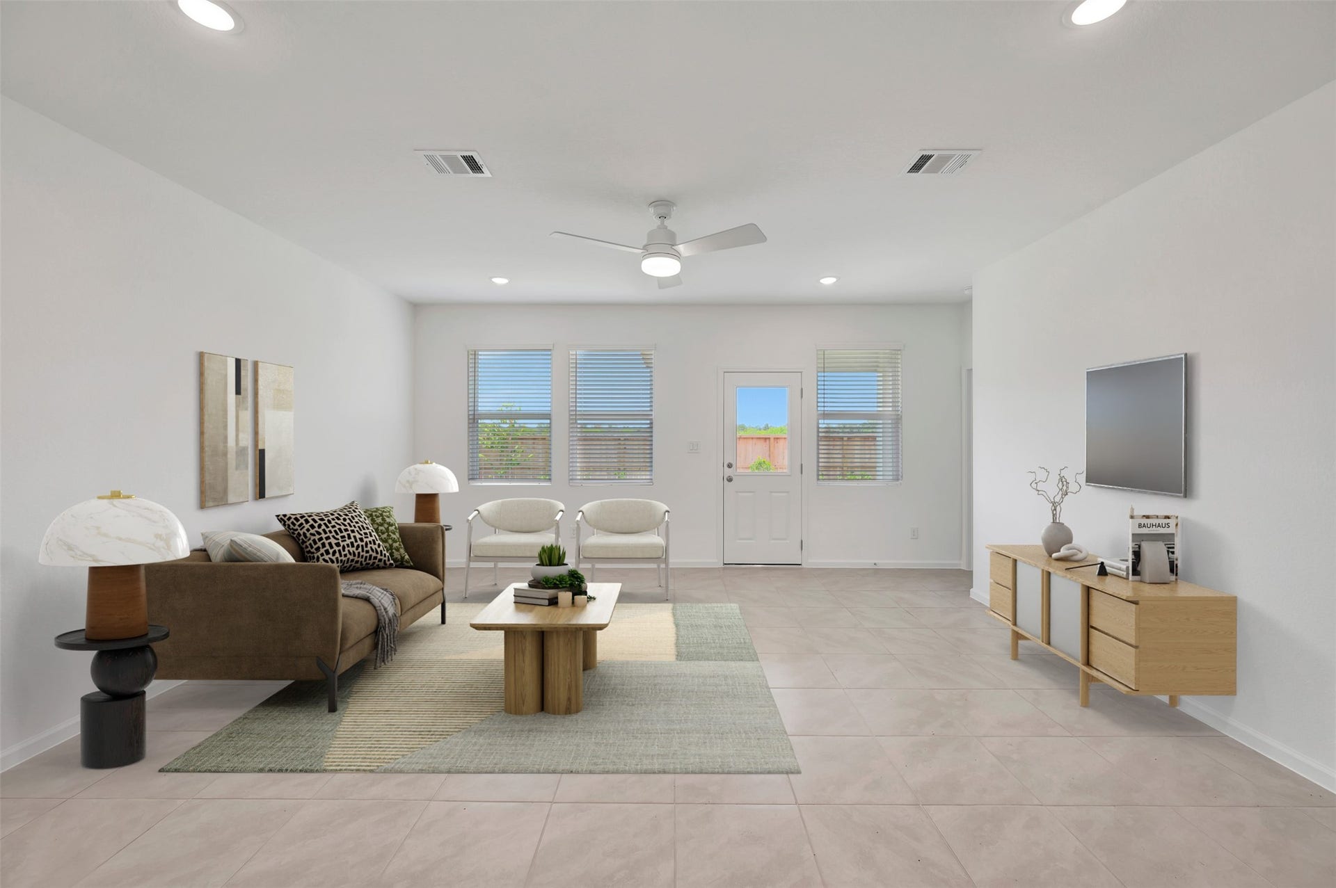 347 West Rose Marie Lane, Montgomery, TX 77356 Open great room