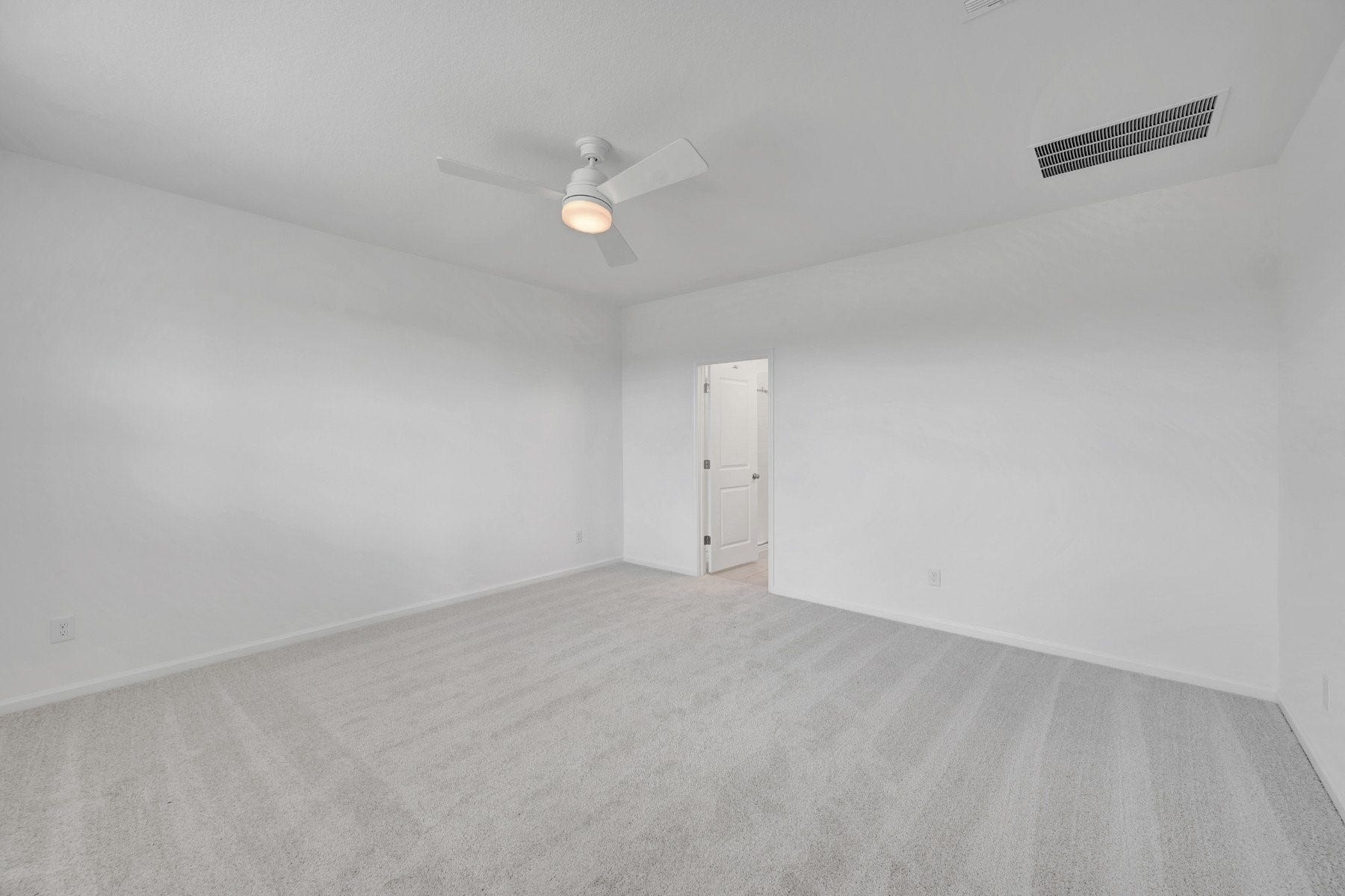 347 West Rose Marie Lane, Montgomery, TX 77356 Secluded primary suite