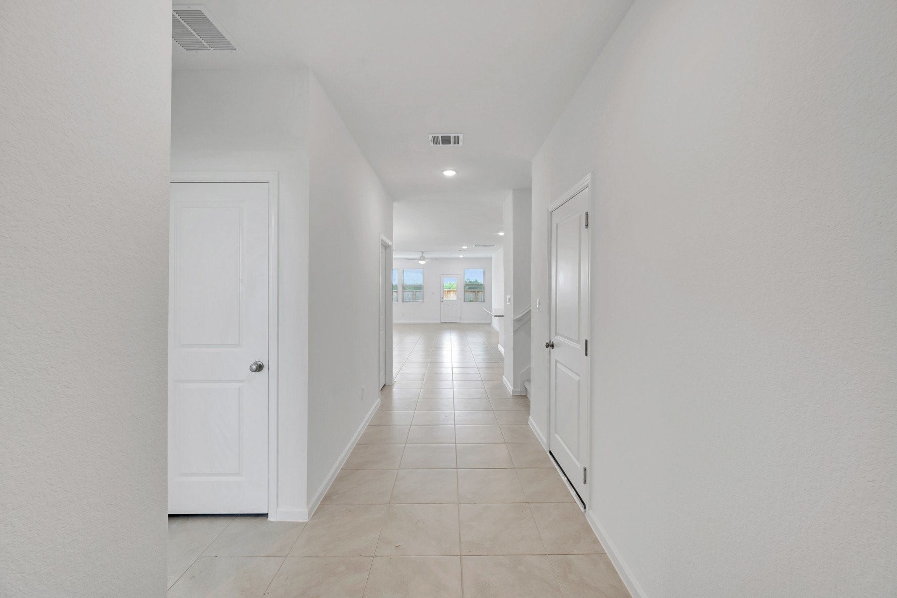 347 West Rose Marie Lane, Montgomery, TX 77356 Inviting foyer