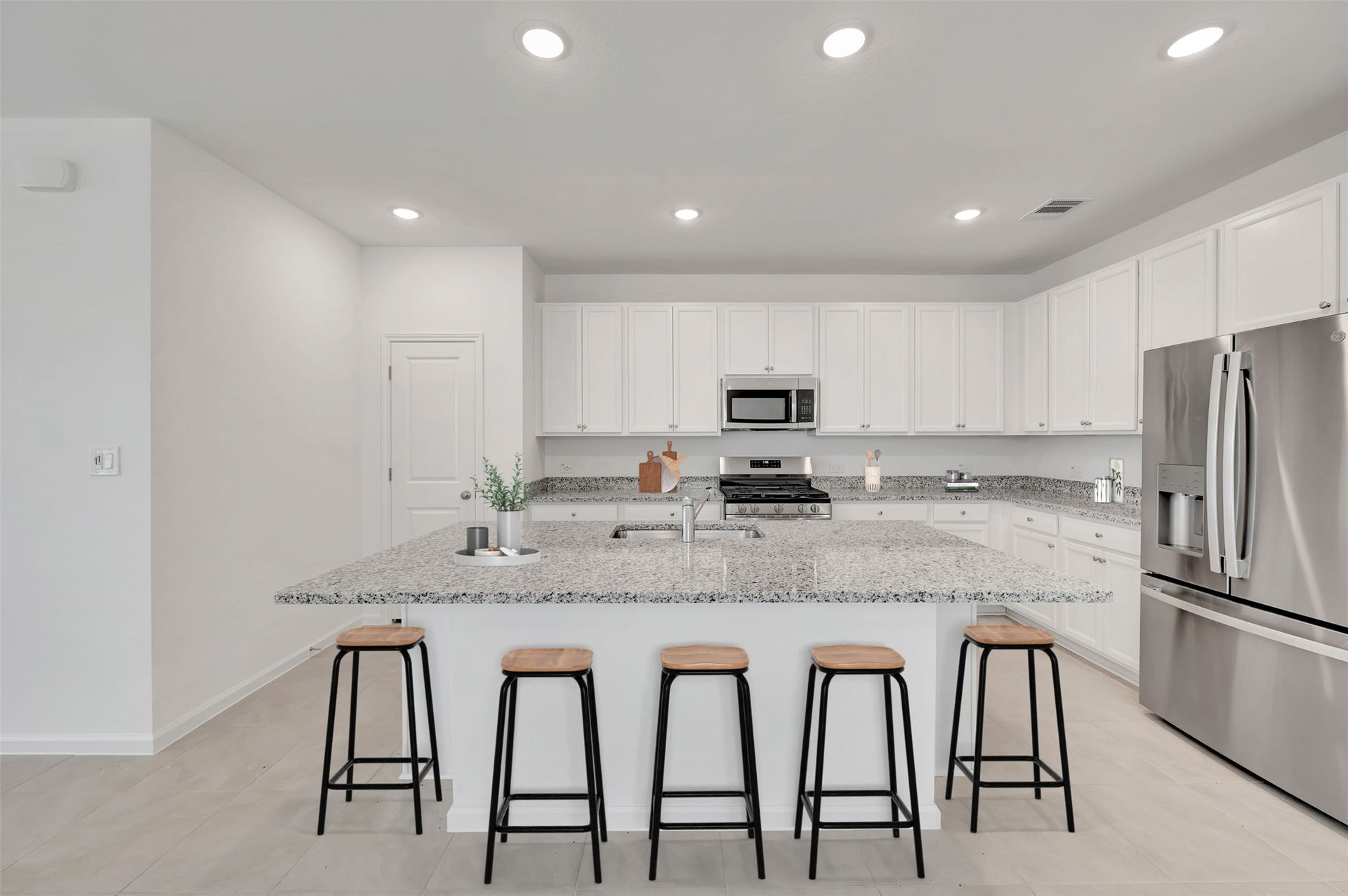 347 West Rose Marie Lane, Montgomery, TX 77356 Gourmet island kitchen
