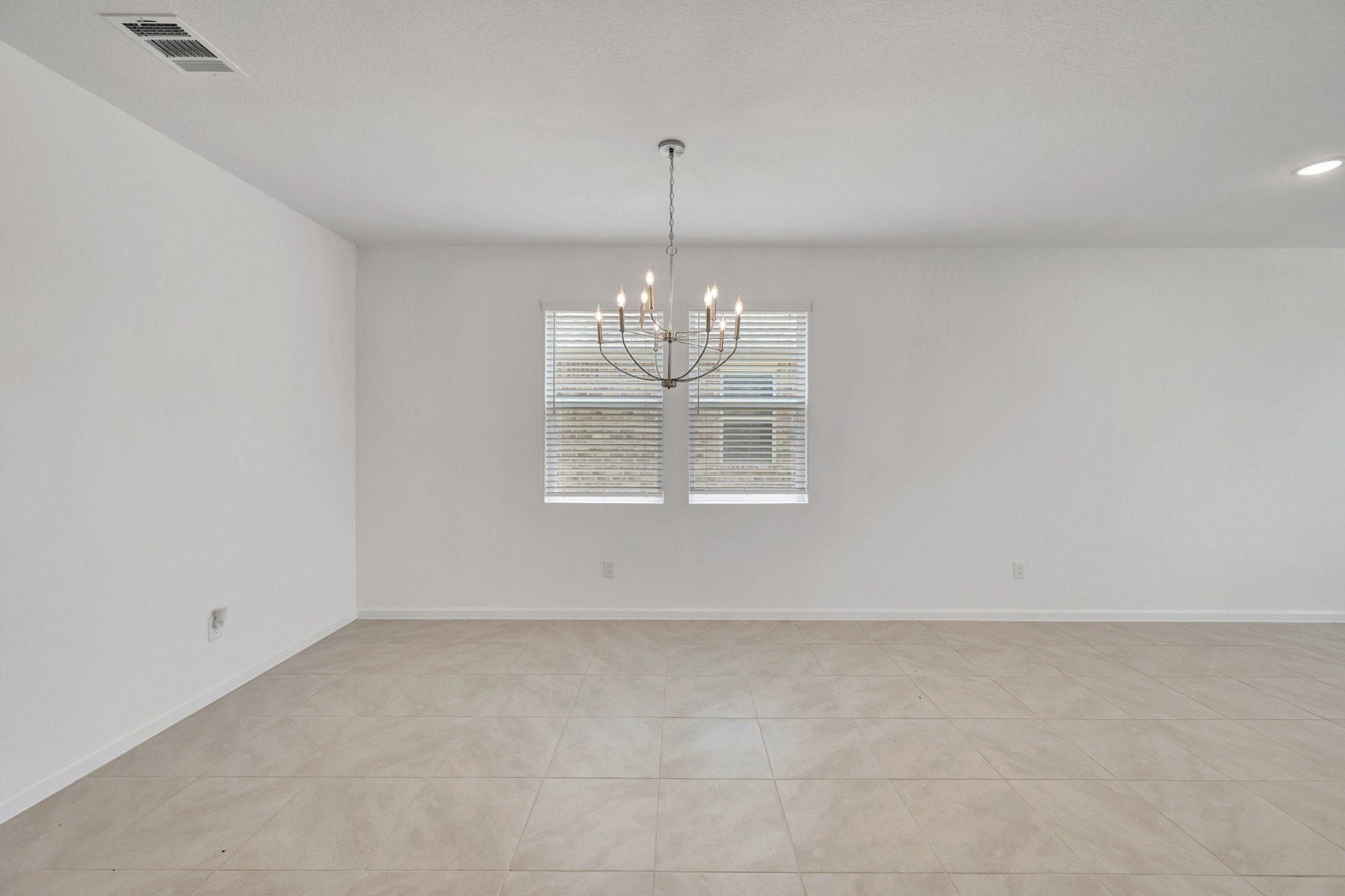 347 West Rose Marie Lane, Montgomery, TX 77356 Sun-lit dining area