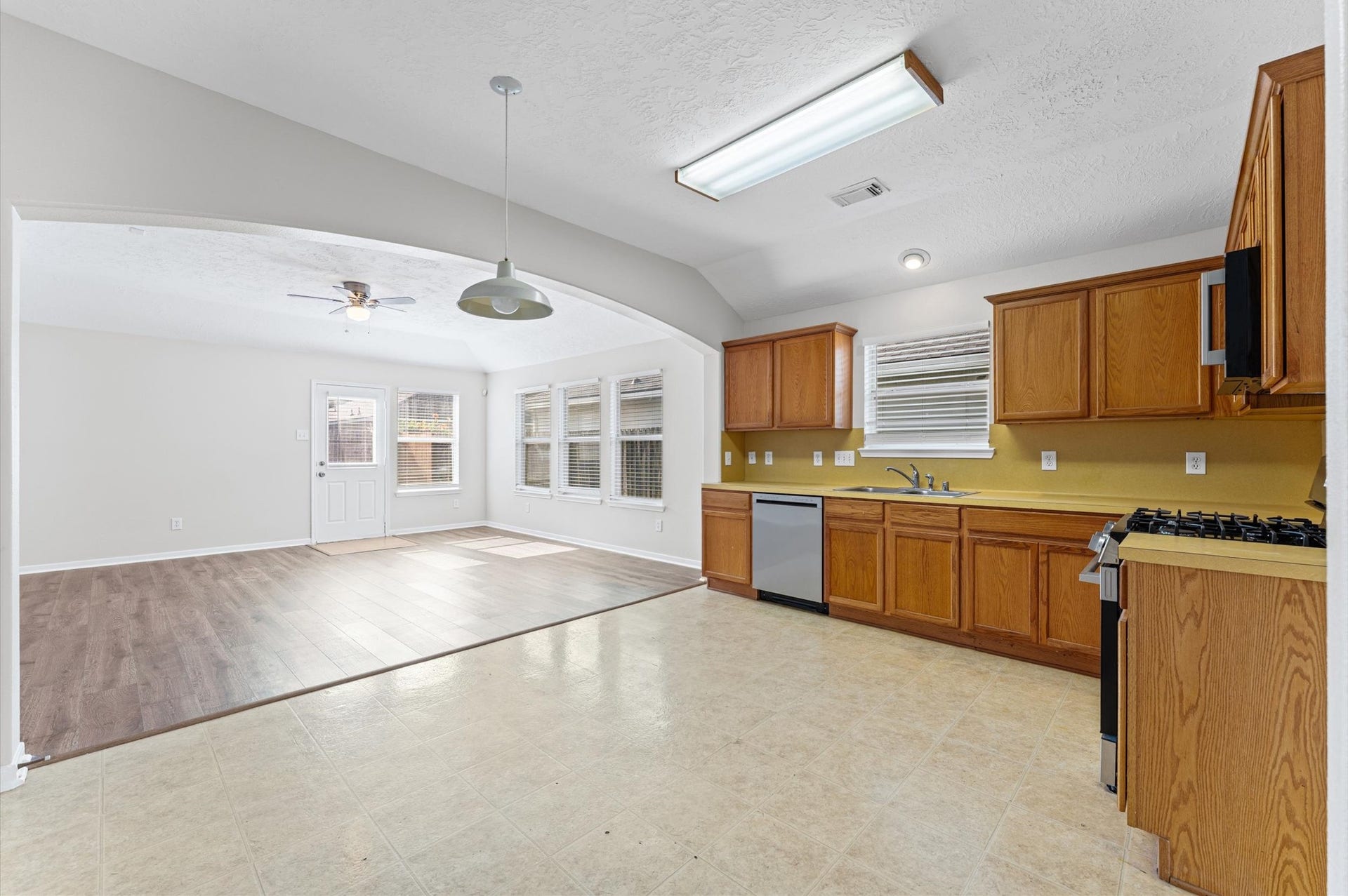 21218 Rezanof Road, Humble, TX 77338 21218 Rezanof Road, Humble, TX 77338
