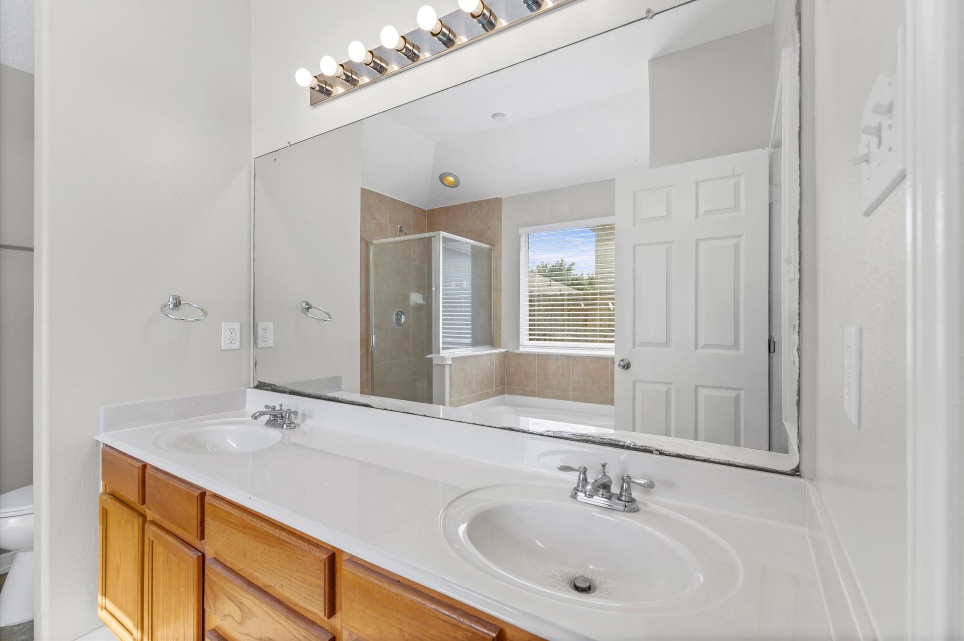 21218 Rezanof Road, Humble, TX 77338 21218 Rezanof Road, Humble, TX 77338
