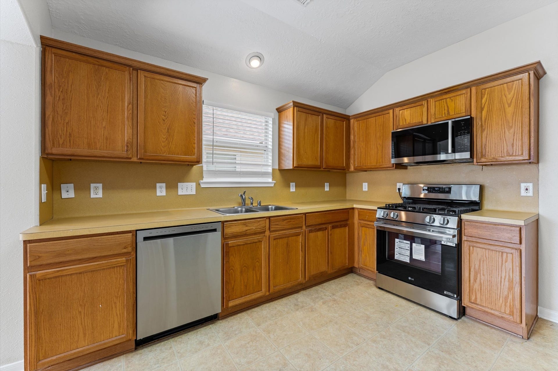 21218 Rezanof Road, Humble, TX 77338 21218 Rezanof Road, Humble, TX 77338