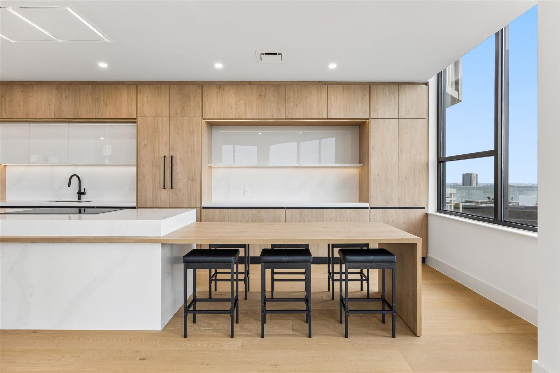 14 Greenway Plaza, #19R, Houston, TX 77046