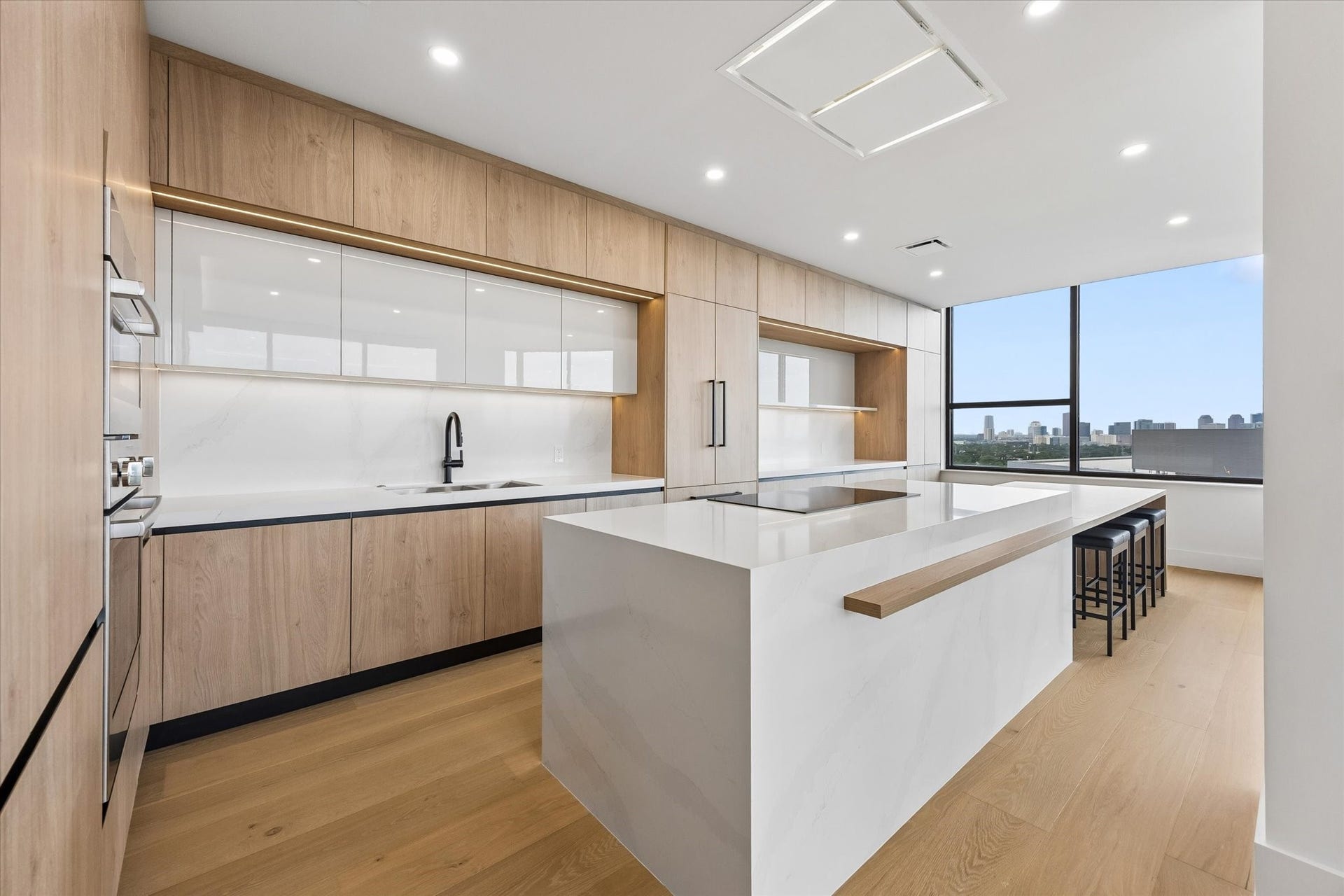 14 Greenway Plaza, #19R, Houston, TX 77046