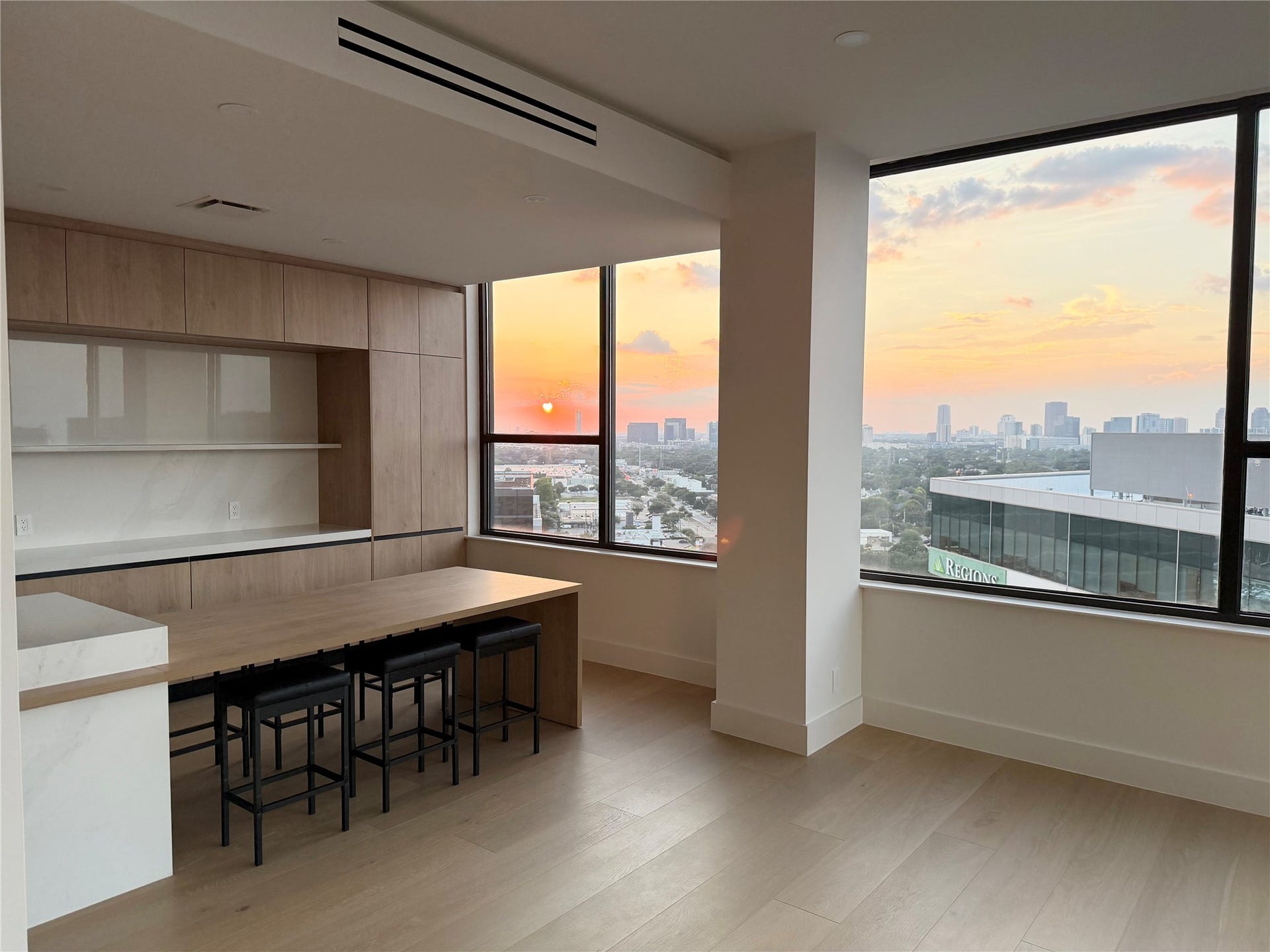 14 Greenway Plaza, #19R, Houston, TX 77046