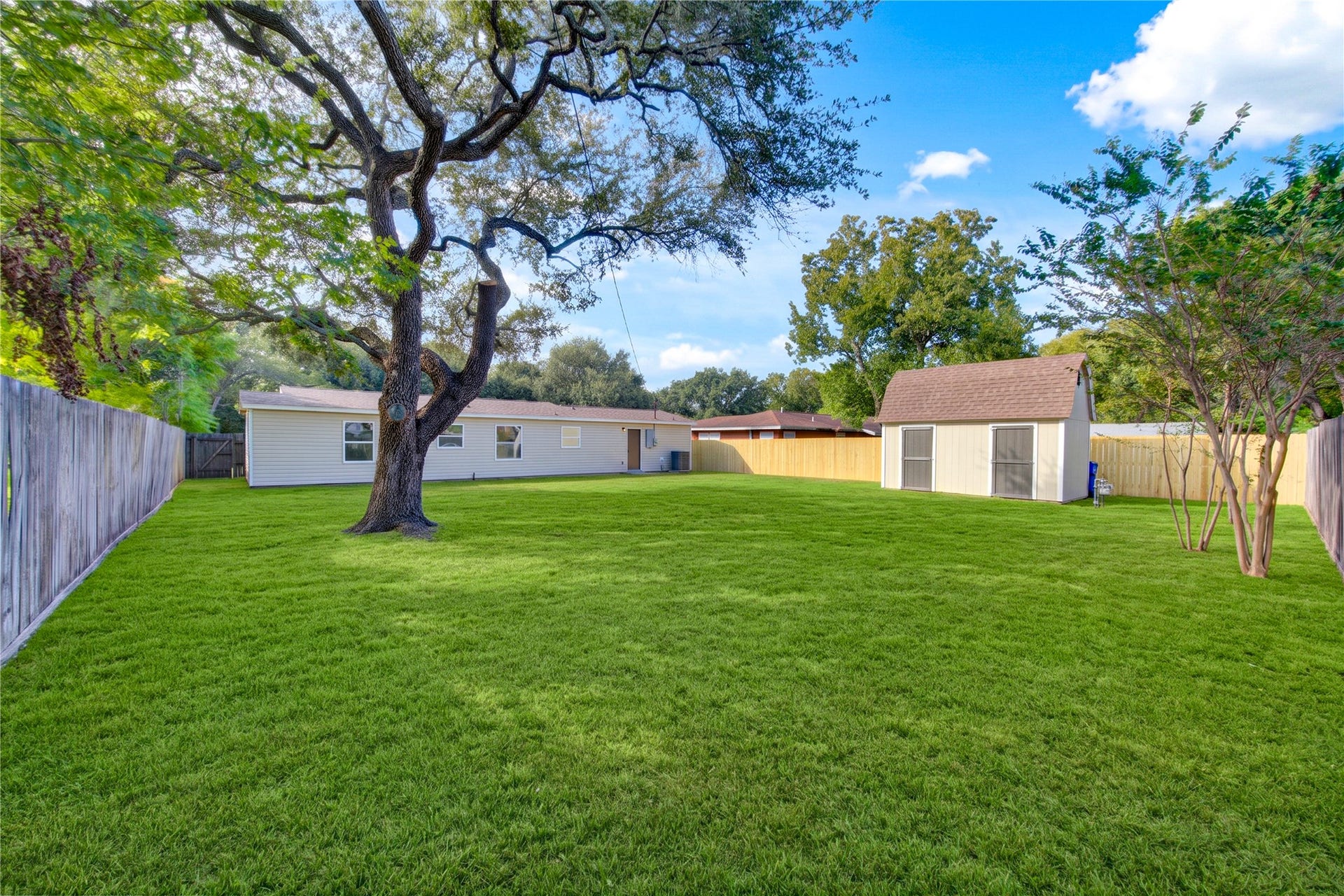 1110 18th Avenue N, Texas City, TX 77590 1110 18th Avenue N, Texas City, TX 77590