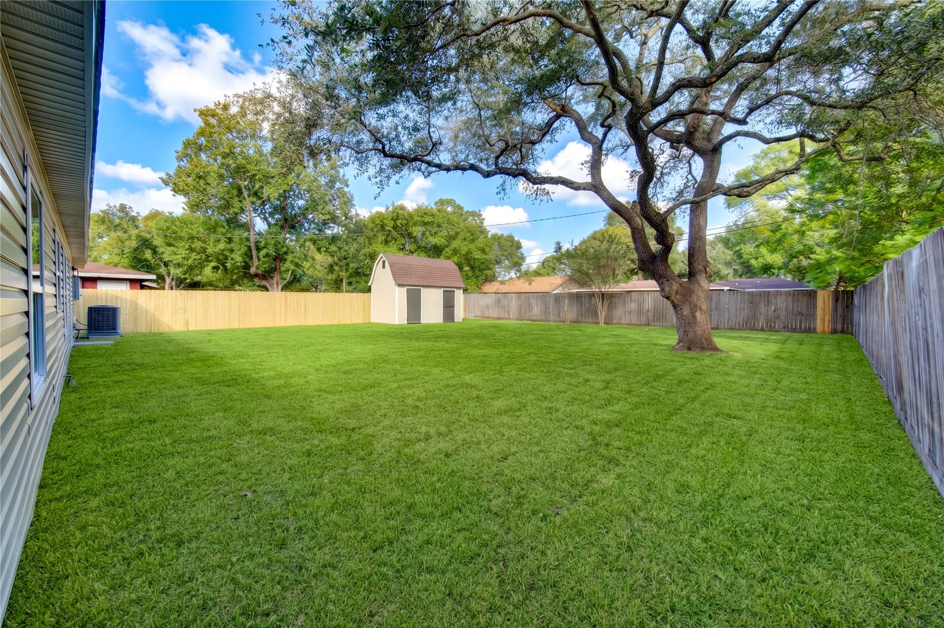 1110 18th Avenue N, Texas City, TX 77590 1110 18th Avenue N, Texas City, TX 77590