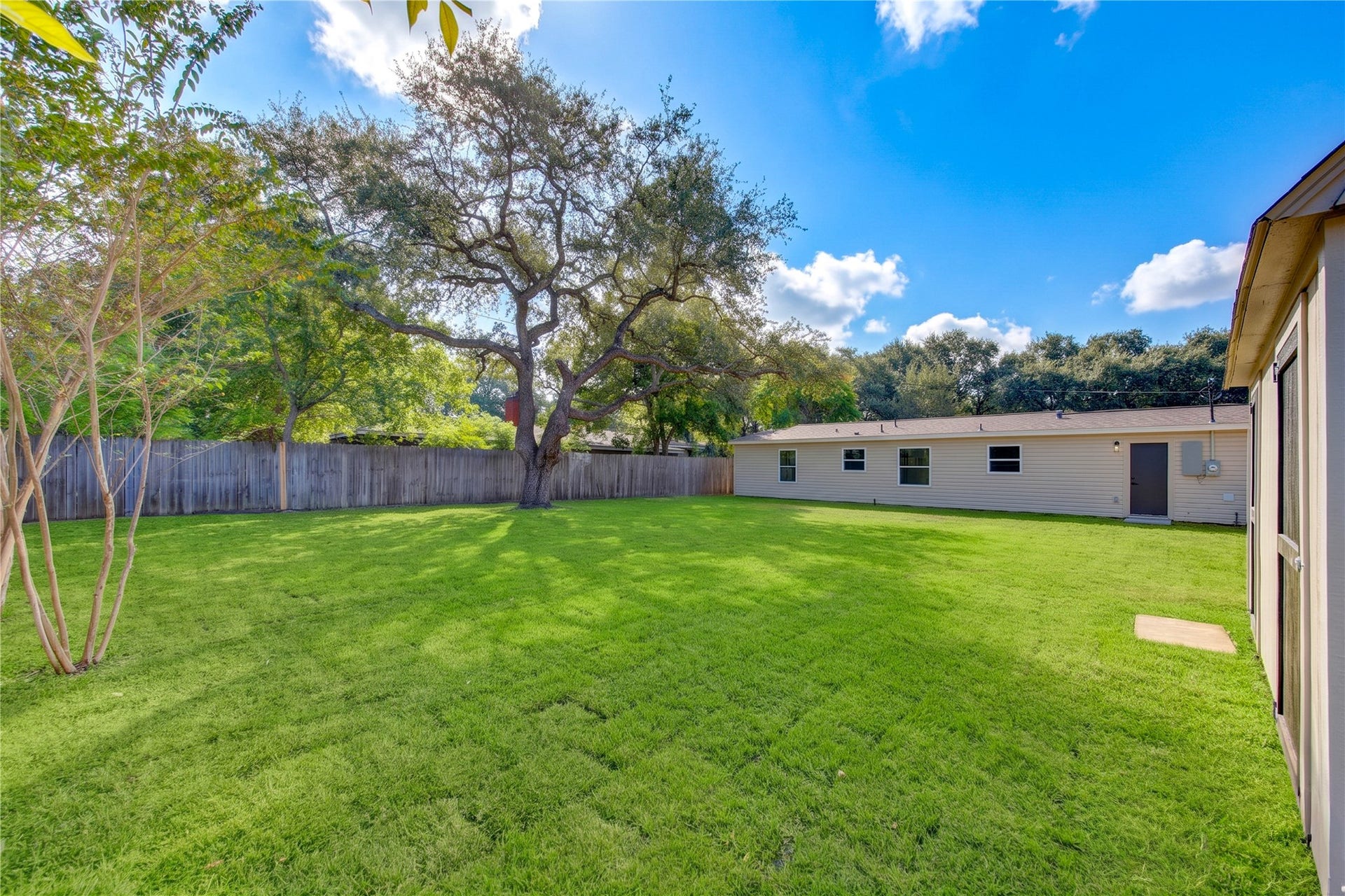 1110 18th Avenue N, Texas City, TX 77590 1110 18th Avenue N, Texas City, TX 77590