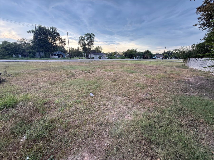 Property photo for 400 N 10th Street, Richmond, TX