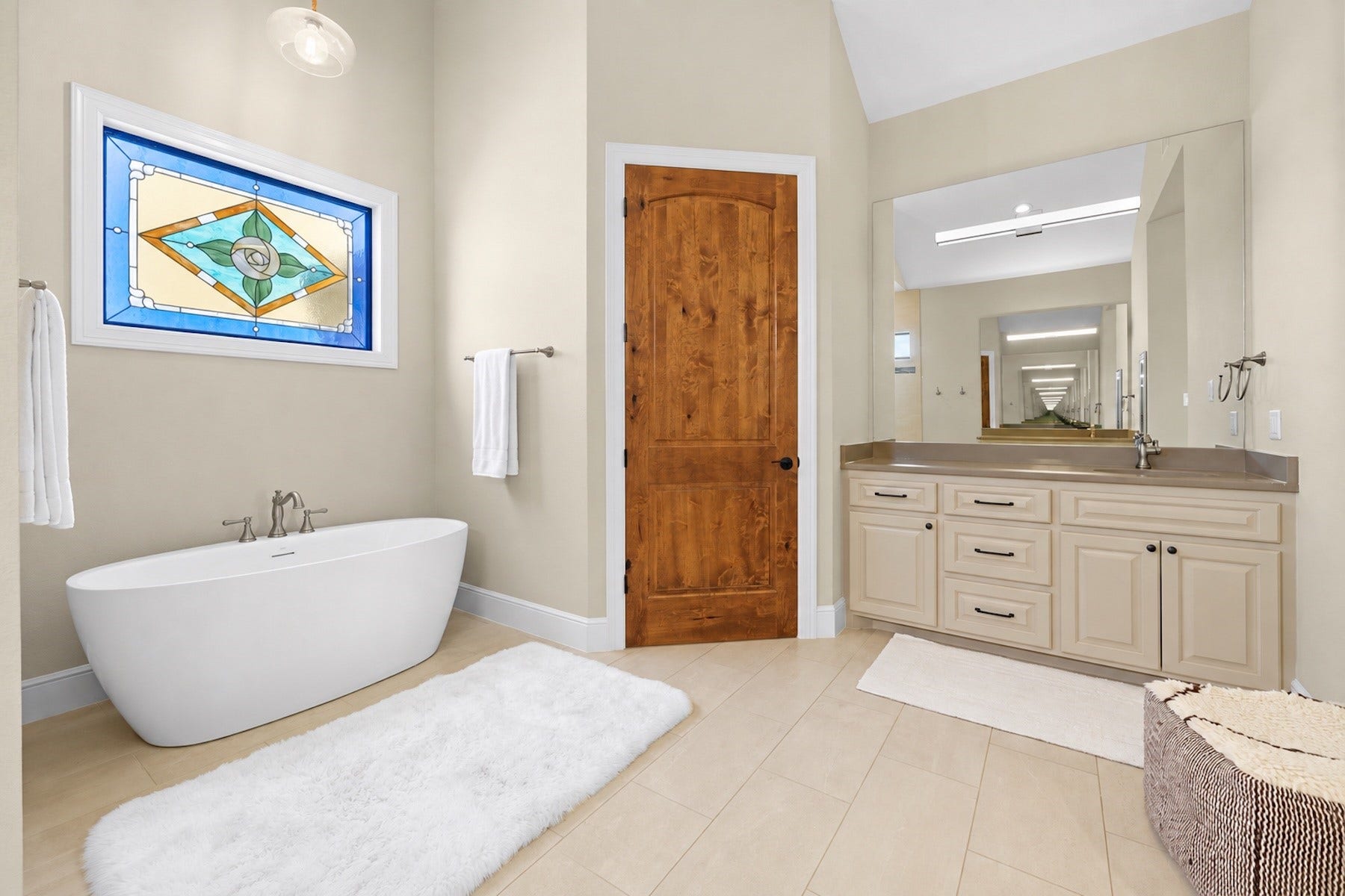 30163 High Spirit Ranch Road, Hempstead, TX 77445 The spacious primary bath features a standalone tub.