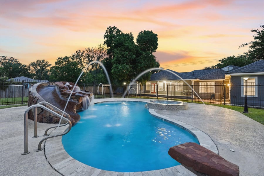 Property photo for 2415 W Cedar Bayou Lynchburg Road, Baytown, TX