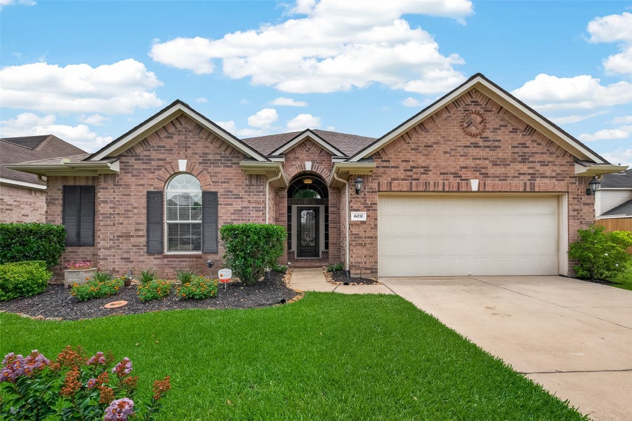 Property photo for 6031 Oxford Lake Drive, Rosenberg, TX