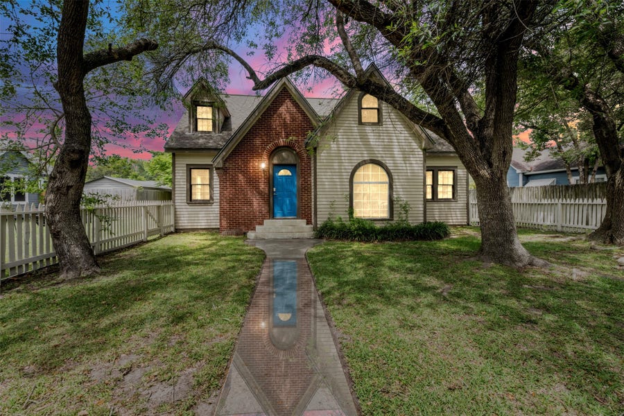 Property photo for 318 12th Avenue N, Texas City, TX