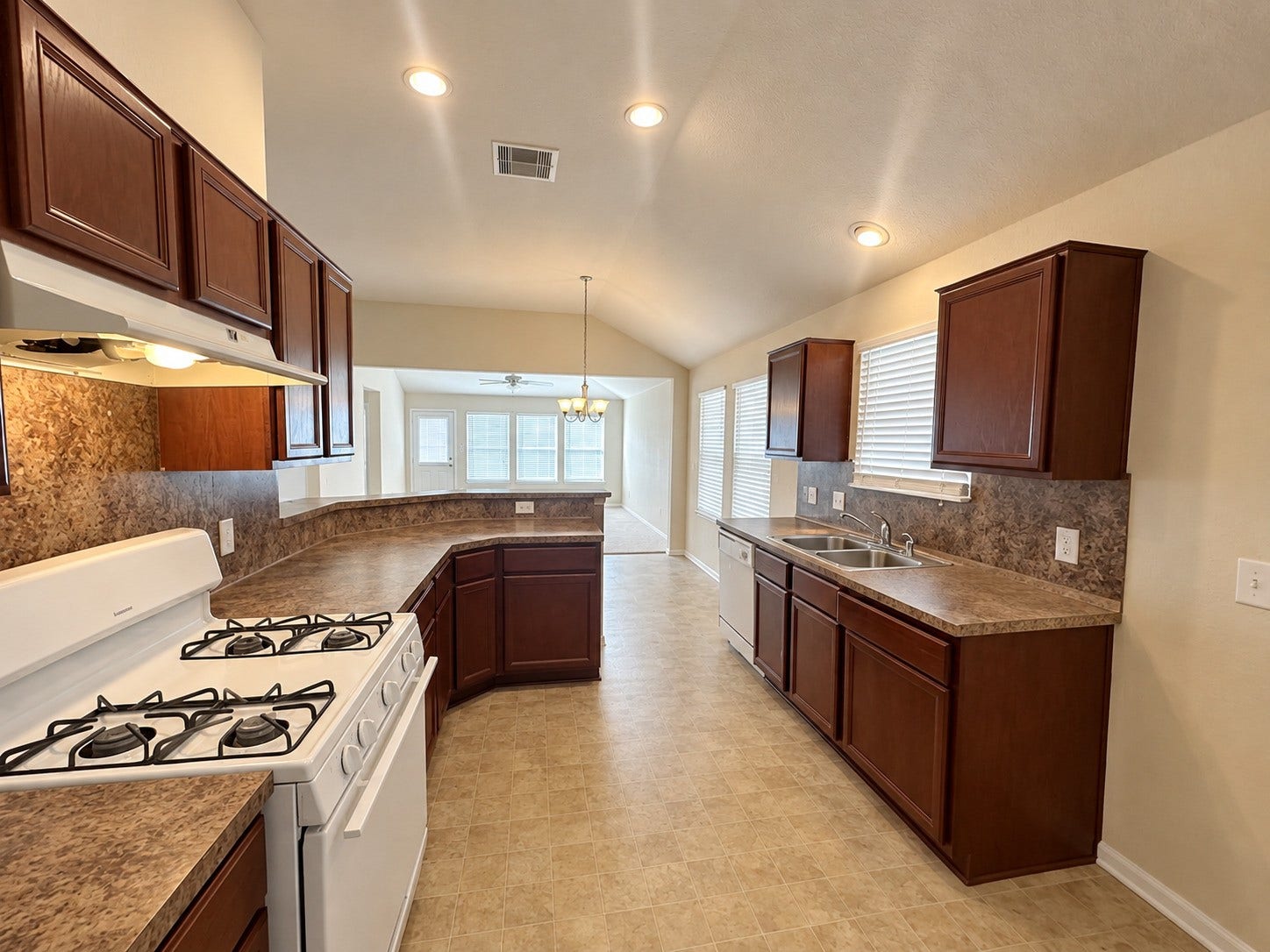 8135 Quiet Prairie Trail, Houston, TX 77049 8135 Quiet Prairie Trail, Houston, TX 77049