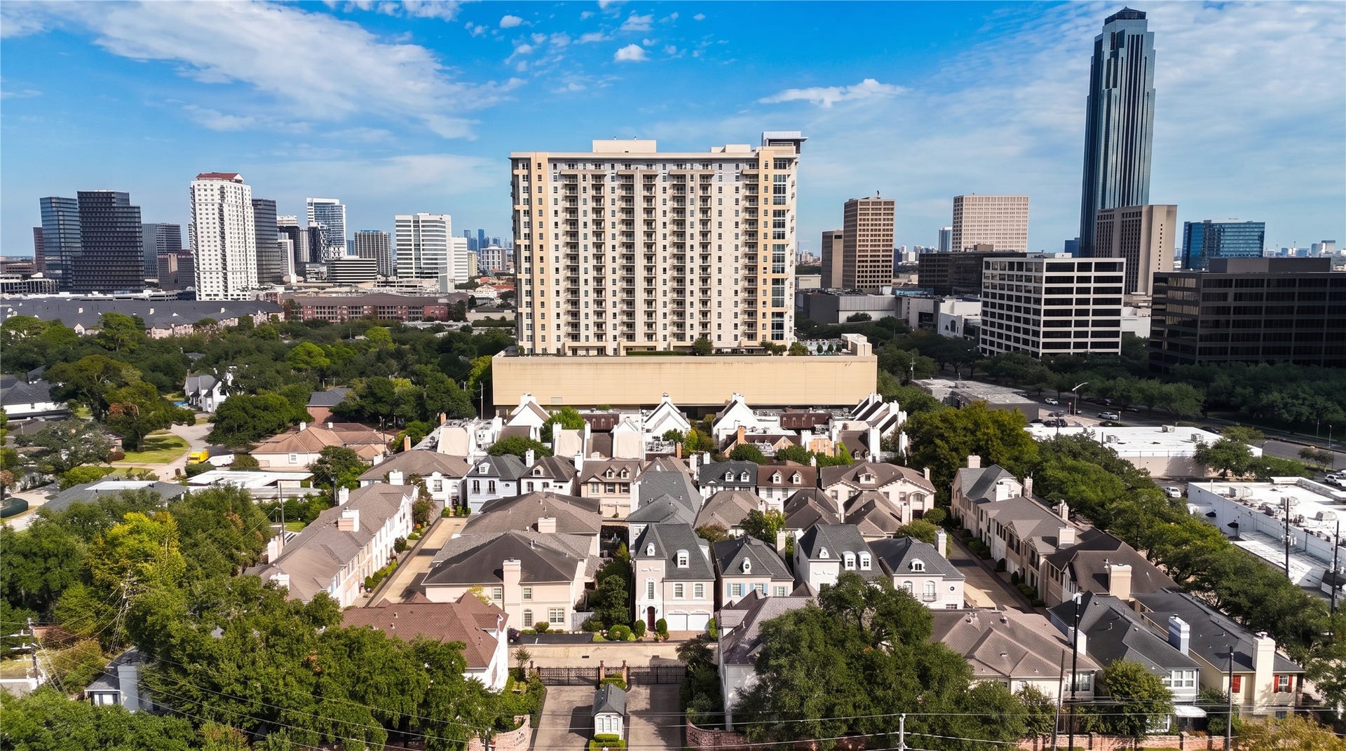 4 Milan Estates, Houston, TX 77056 From above, the home sits within a tree-lined enclave of townhomes, with the Galleria-area skyline beyond.
