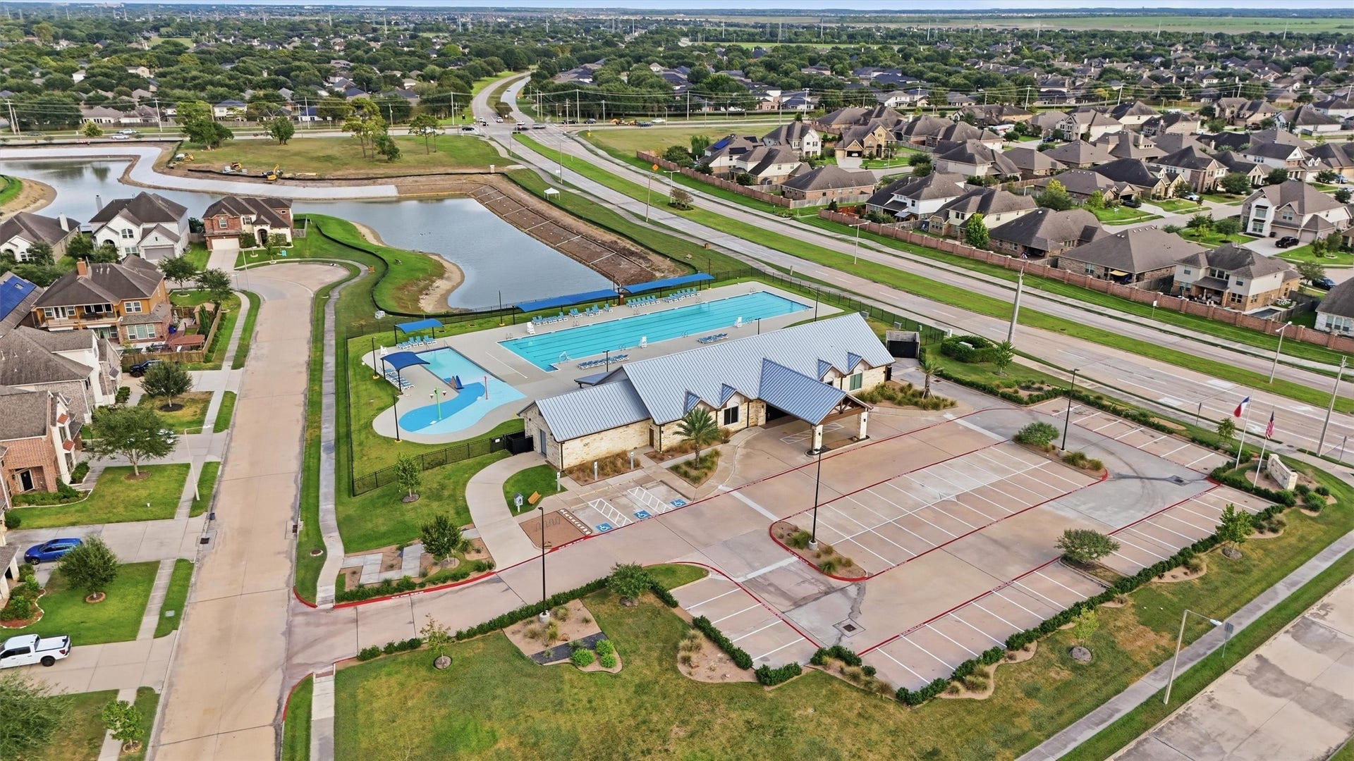 404 Westwood Drive, League City, TX 77573 Neighborhood Club House within walking distance of house