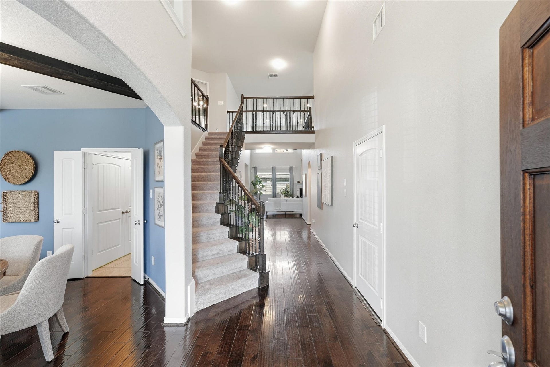 404 Westwood Drive, League City, TX 77573 Welcoming Foyer