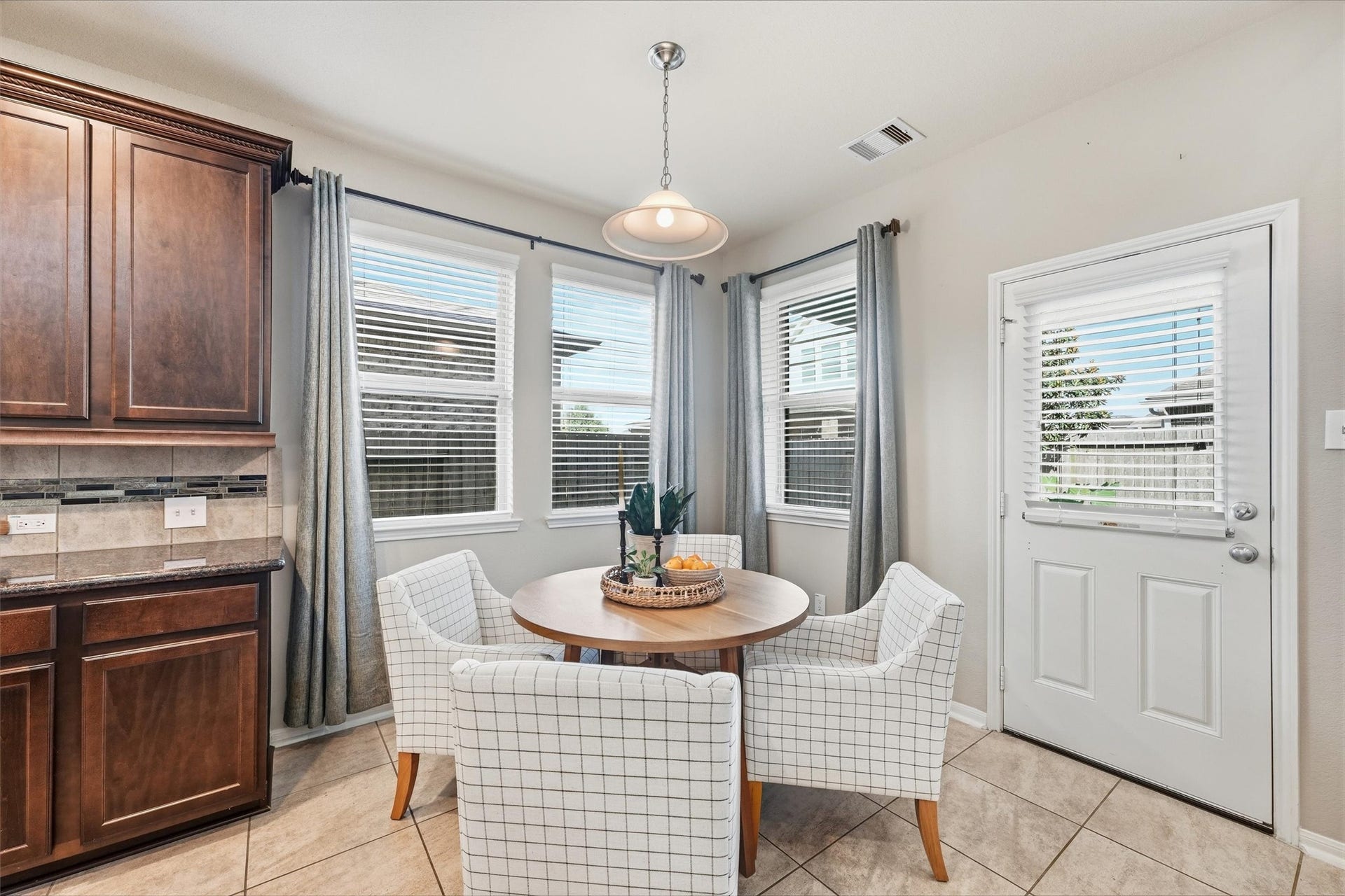 404 Westwood Drive, League City, TX 77573 Breakfast Nook