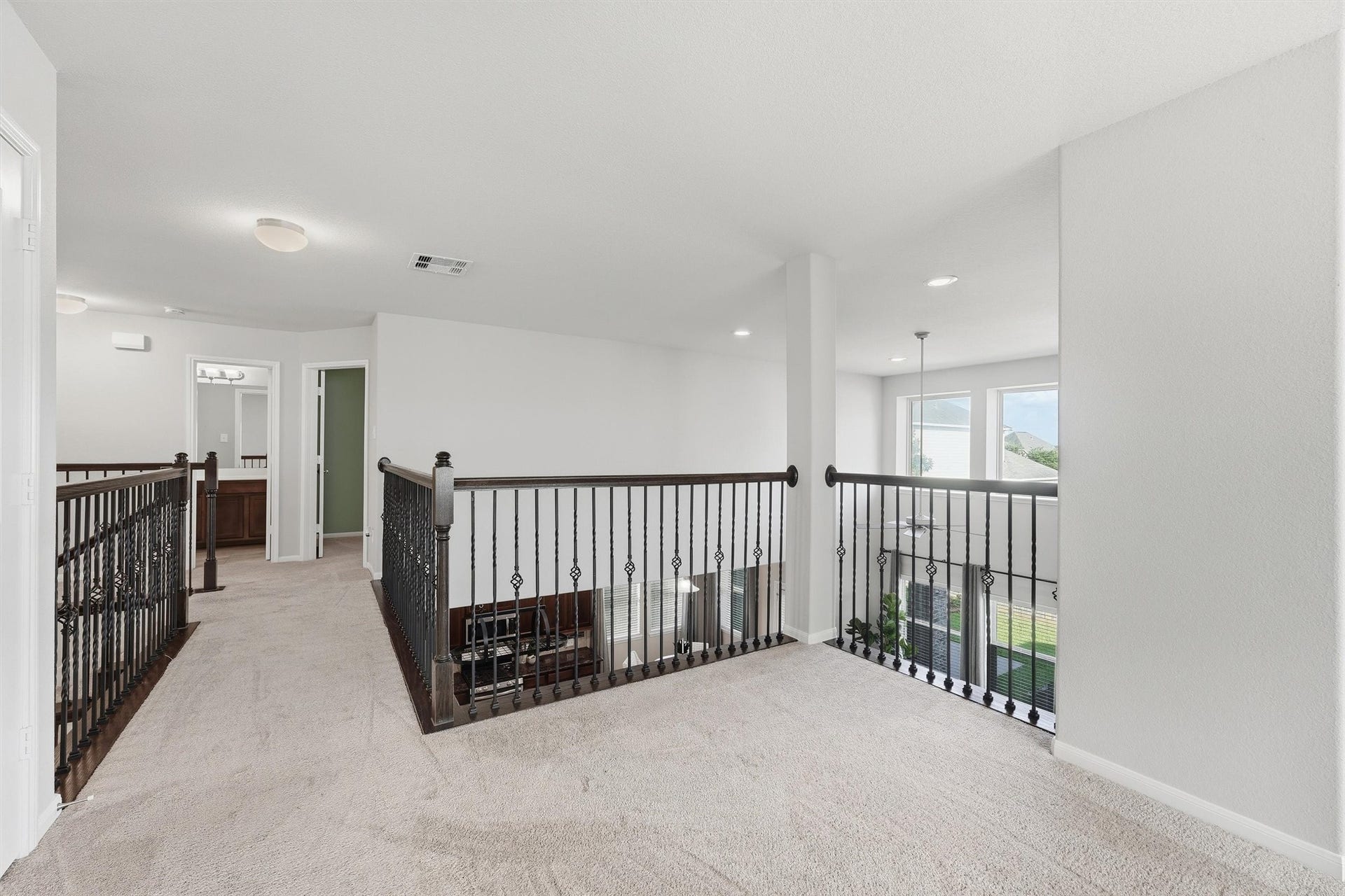 404 Westwood Drive, League City, TX 77573 Upstairs landing