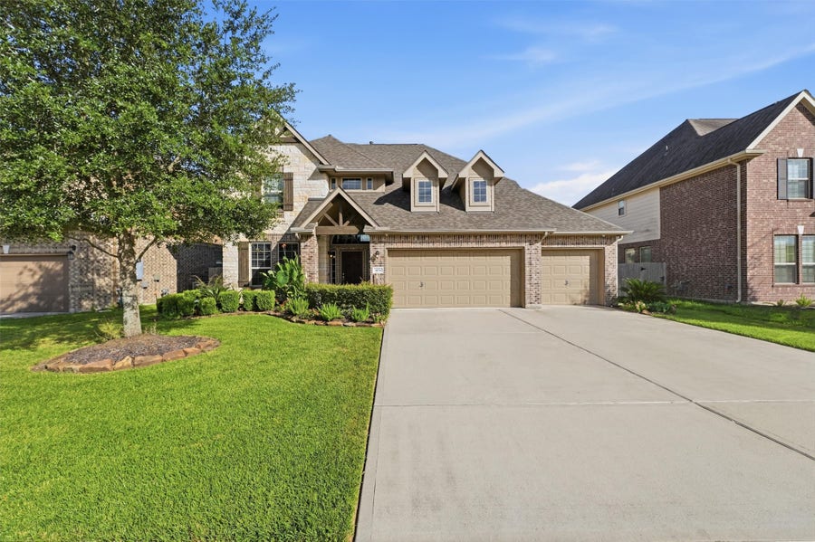 Property photo for 404 Westwood Drive, League City, TX