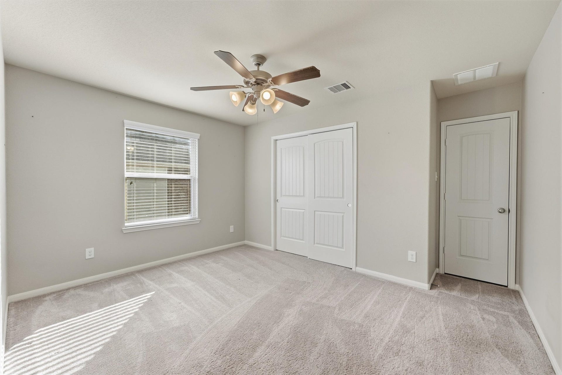 404 Westwood Drive, League City, TX 77573 Secondary Bedroom Upstairs