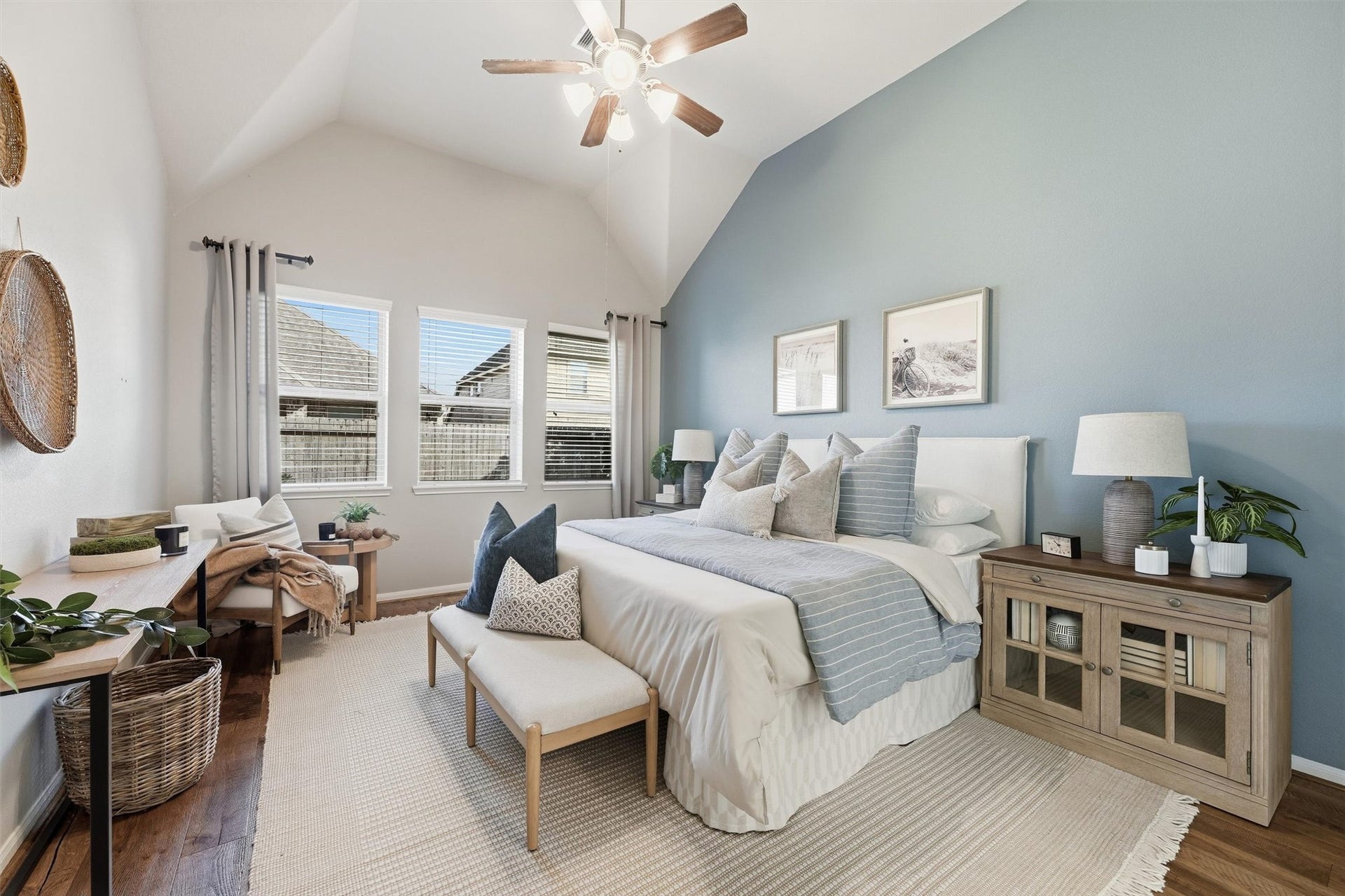 404 Westwood Drive, League City, TX 77573 Beautiful Primary Bedroom Suite