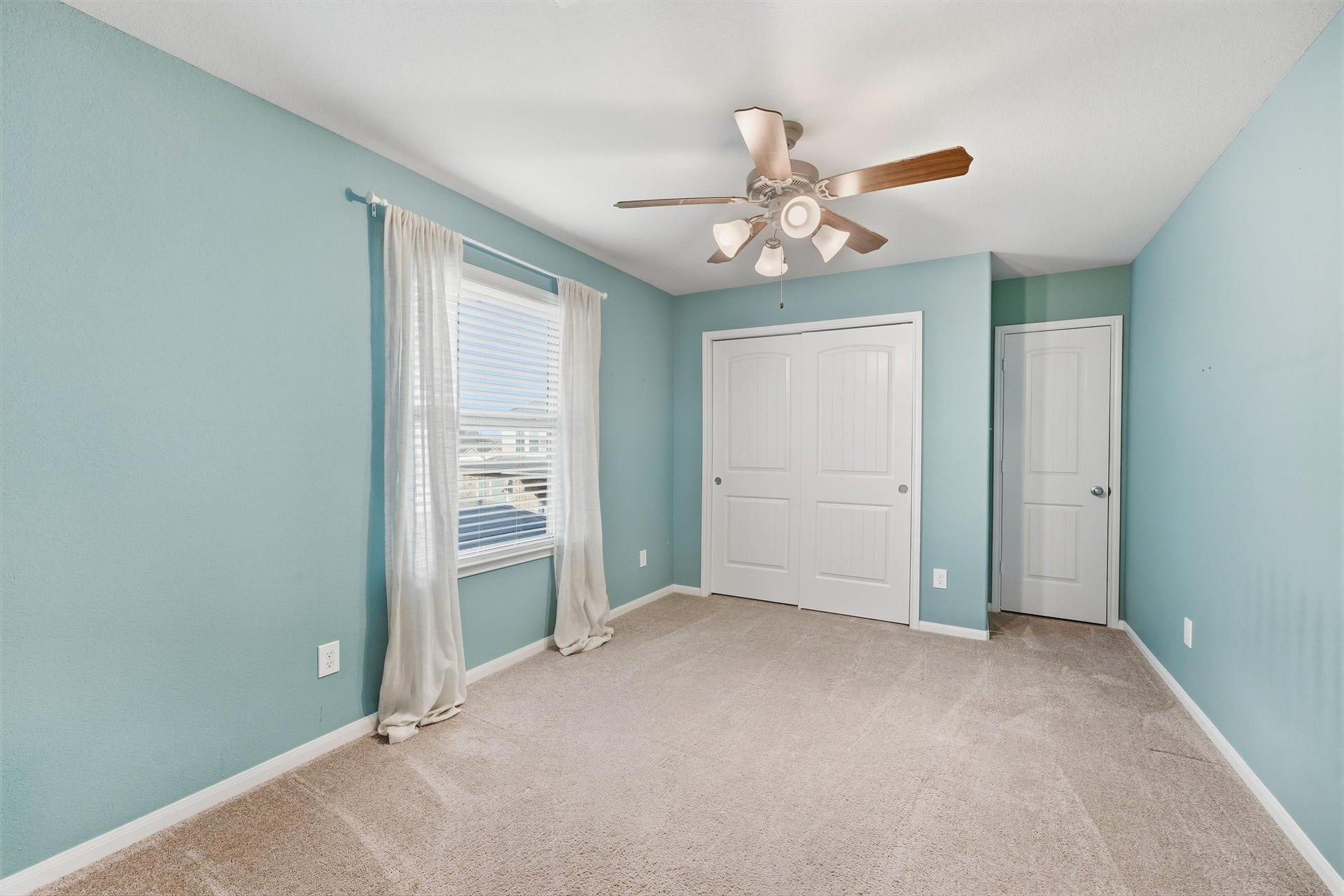 404 Westwood Drive, League City, TX 77573 Secondary Bedroom Upstairs