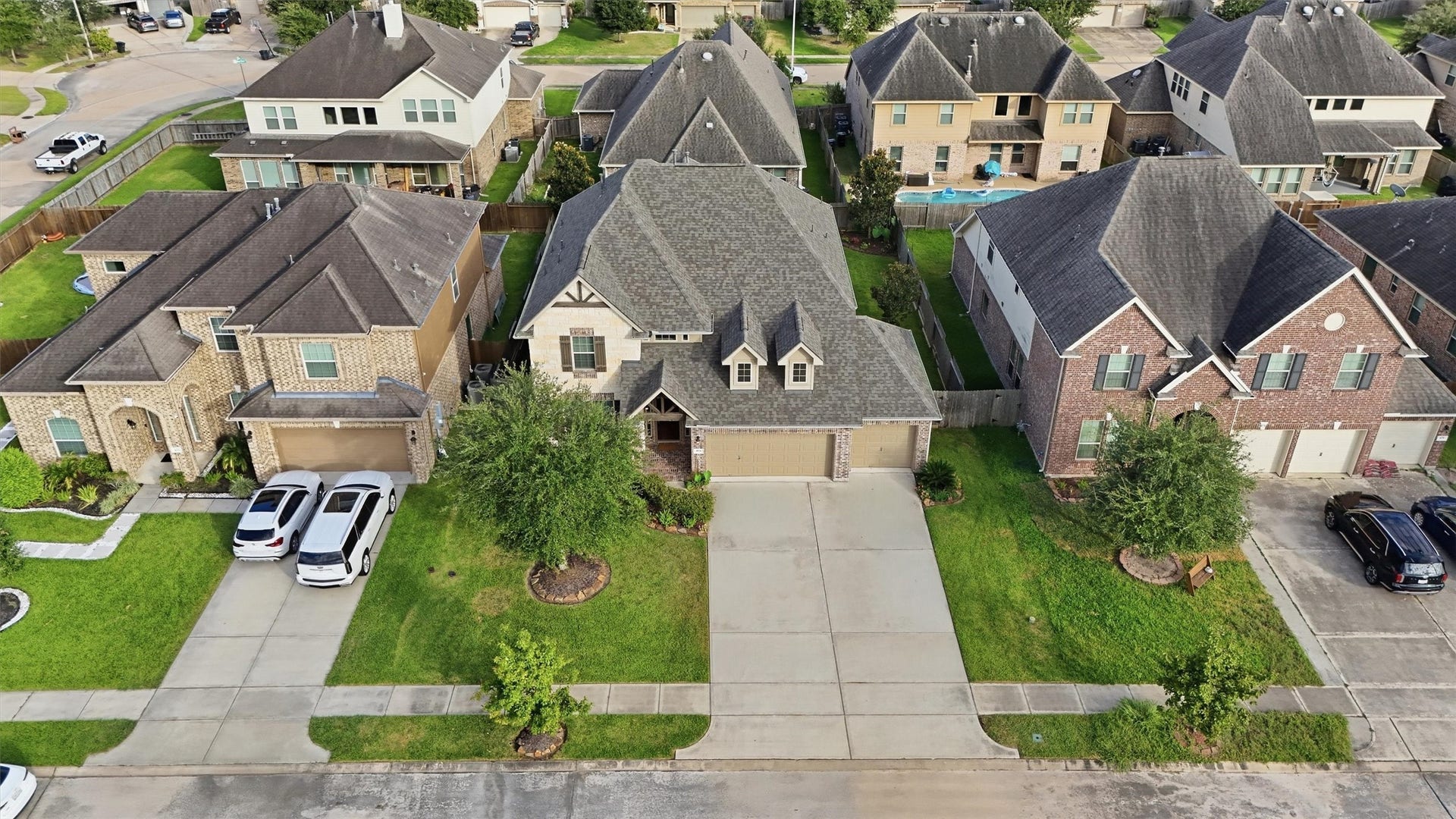 404 Westwood Drive, League City, TX 77573 Oversize Garage with double wide driveway