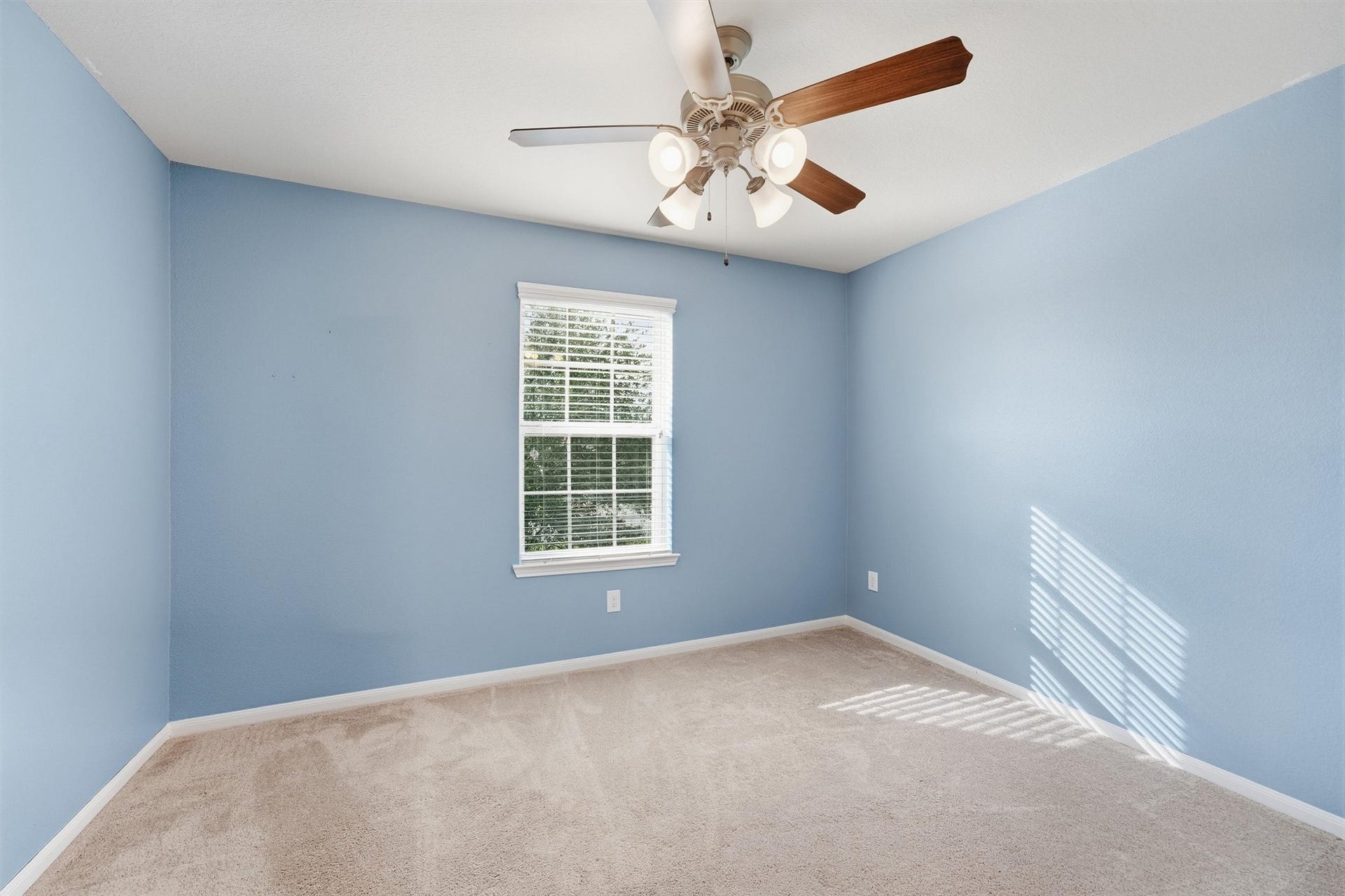 404 Westwood Drive, League City, TX 77573 Secondary Bedroom Upstairs