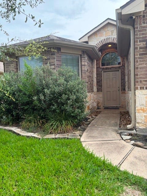 5406 Floral Valley Lane, Katy, TX 77449 Front Sidewalk to Entrance