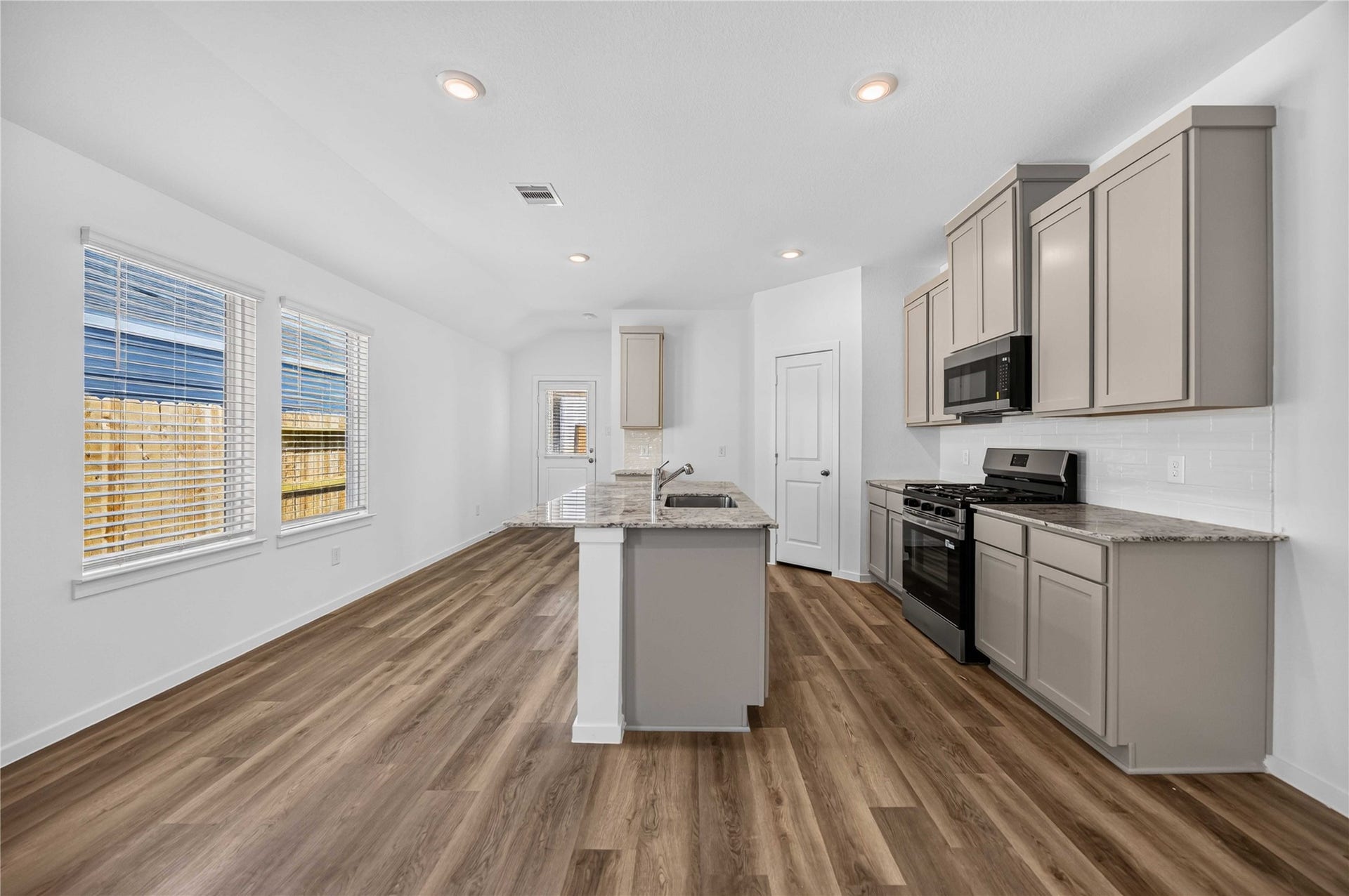5108 Greengrass Willow Way, Houston, TX 77048 5108 Greengrass Willow Way, Houston, TX 77048