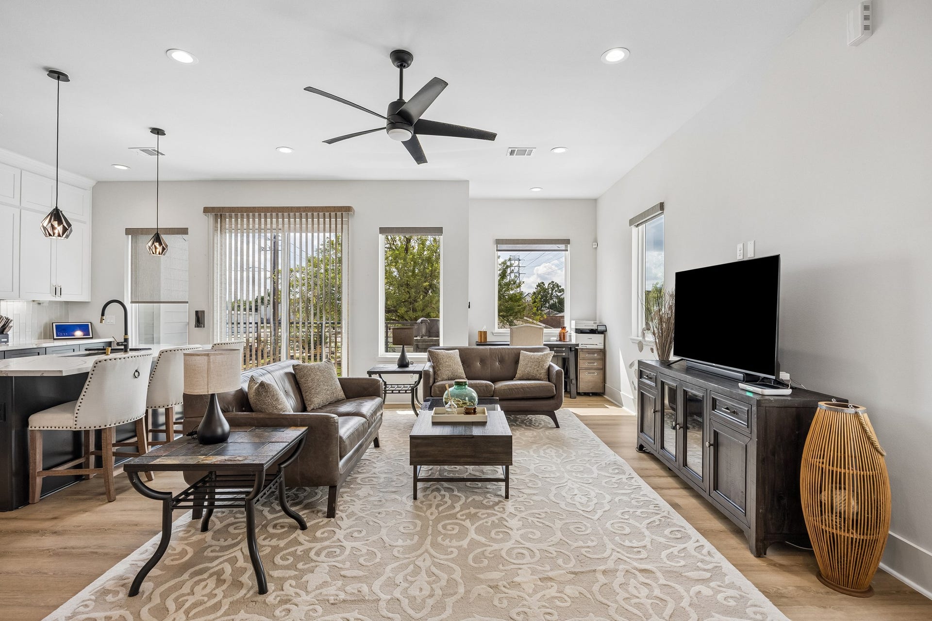 1615 Bigelow Street, Houston, TX 77009 1615 Bigelow Street, Houston, TX 77009