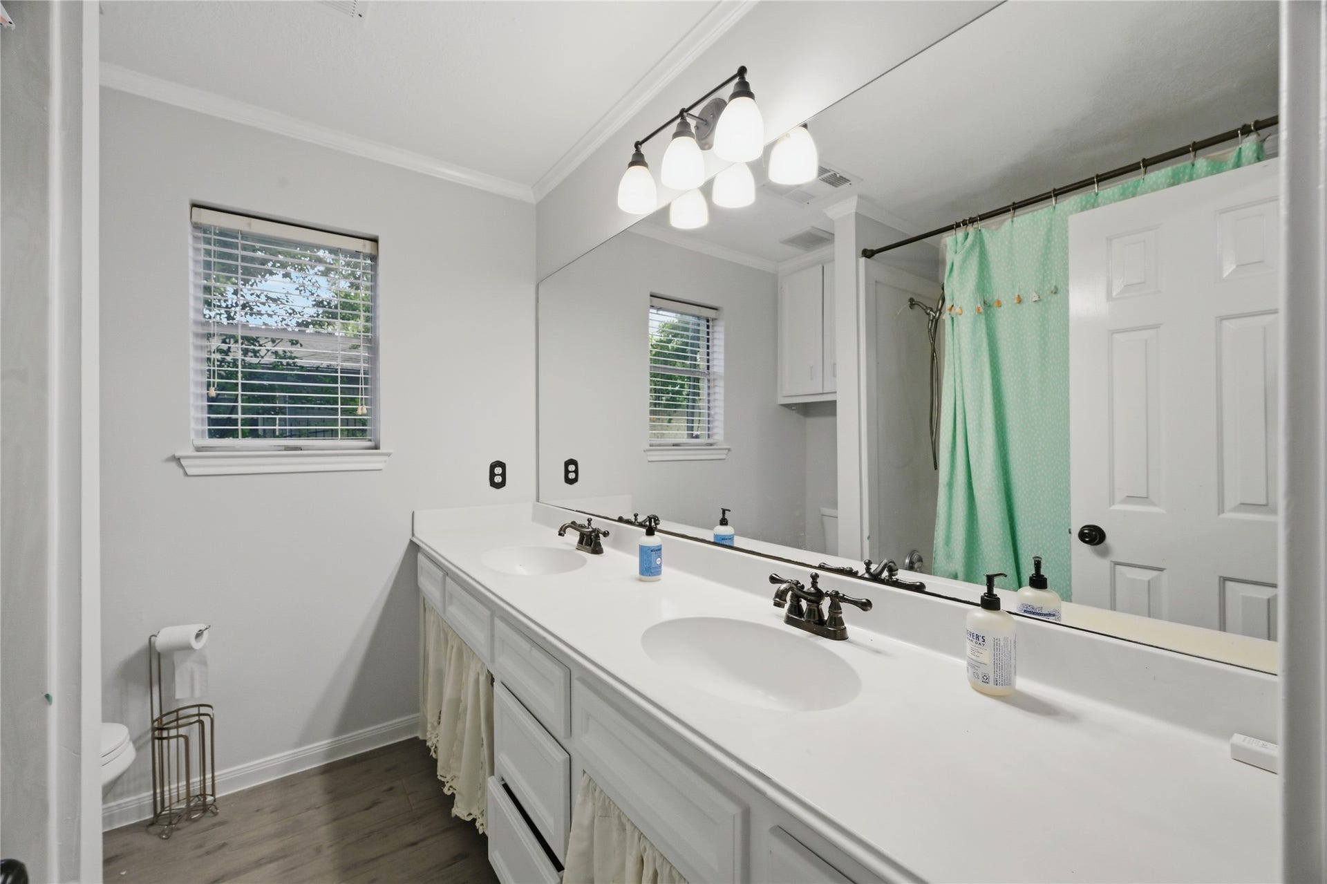 15810 Acapulco Drive, Jersey Village, TX 77040 15810 Acapulco Drive, Jersey Village, TX 77040