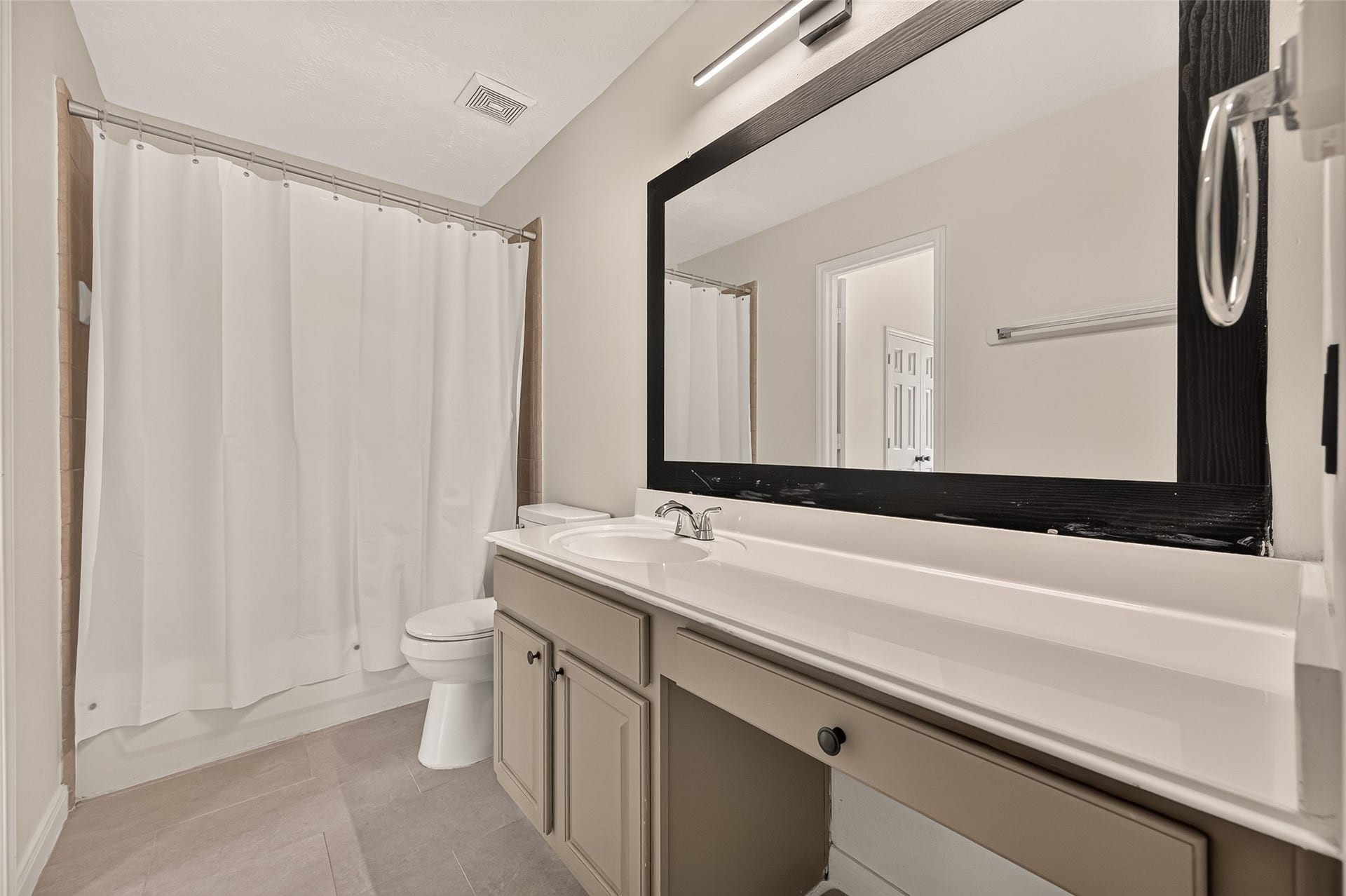 5434 Carta Valley Lane, Richmond, TX 77469 Bathroom Upstair