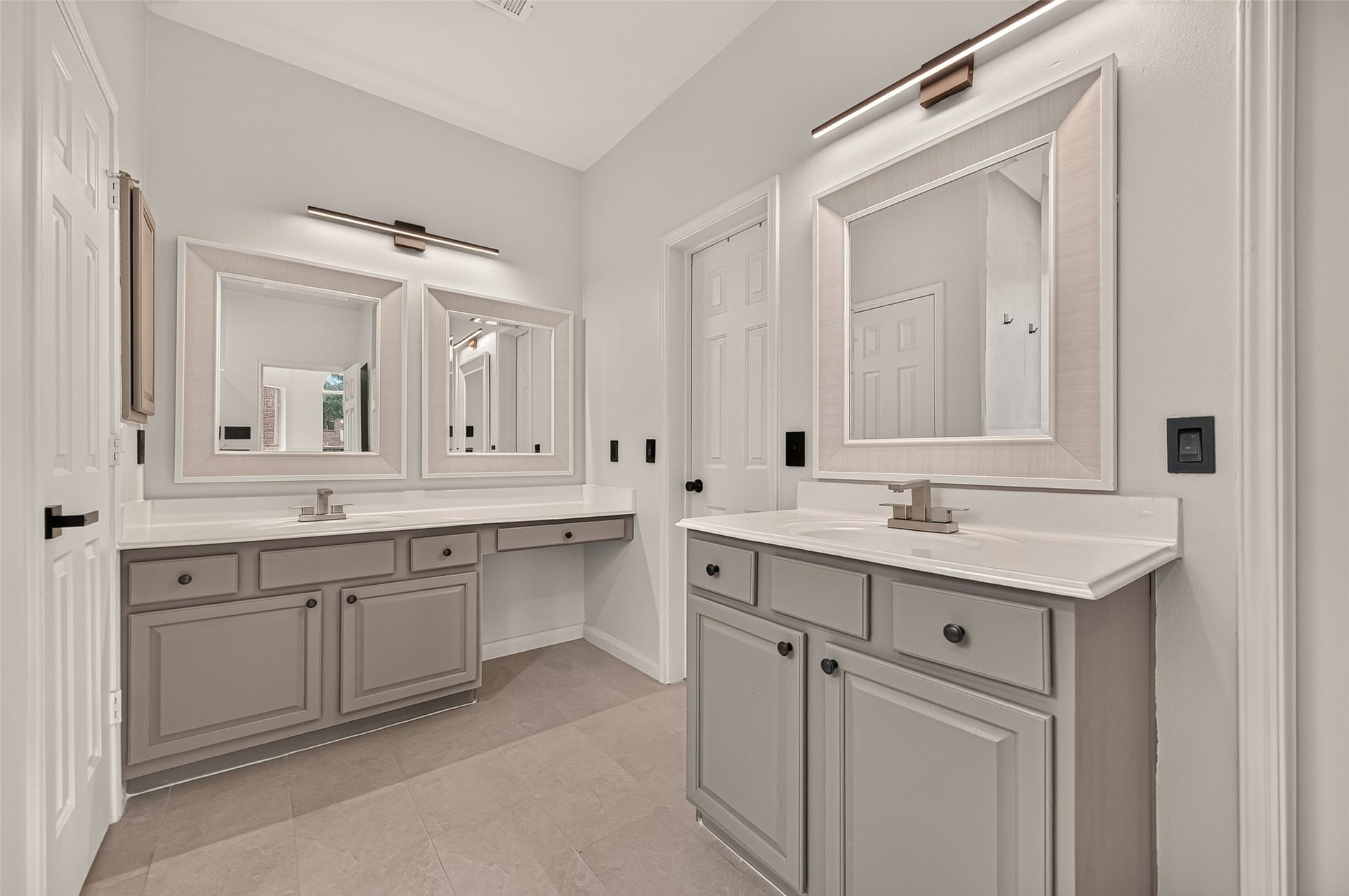 5434 Carta Valley Lane, Richmond, TX 77469 2 vanities Primary Bedroom