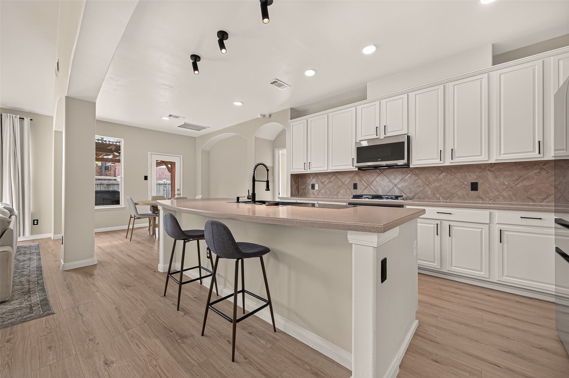 5434 Carta Valley Lane, Richmond, TX 77469 Kitchen with Island