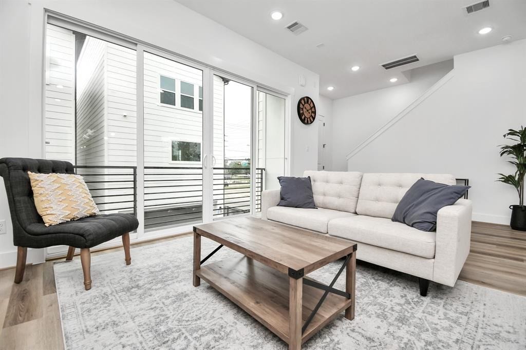 4804 Elysian Street, #D, Houston, TX 77009 4804 Elysian Street, #D, Houston, TX 77009