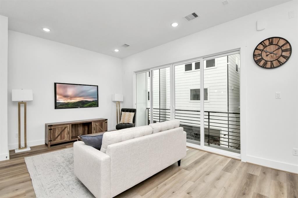 4804 Elysian Street, #D, Houston, TX 77009 4804 Elysian Street, #D, Houston, TX 77009