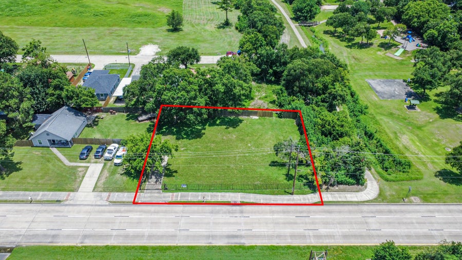 Property photo for 302 N Highway 146, Baytown, TX