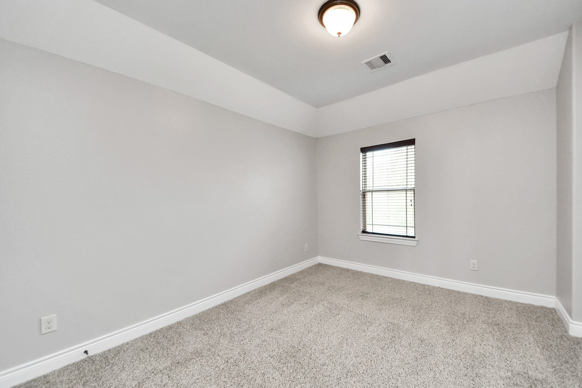 9422 Brannok Lane, Tomball, TX 77375 Secondary bedroom