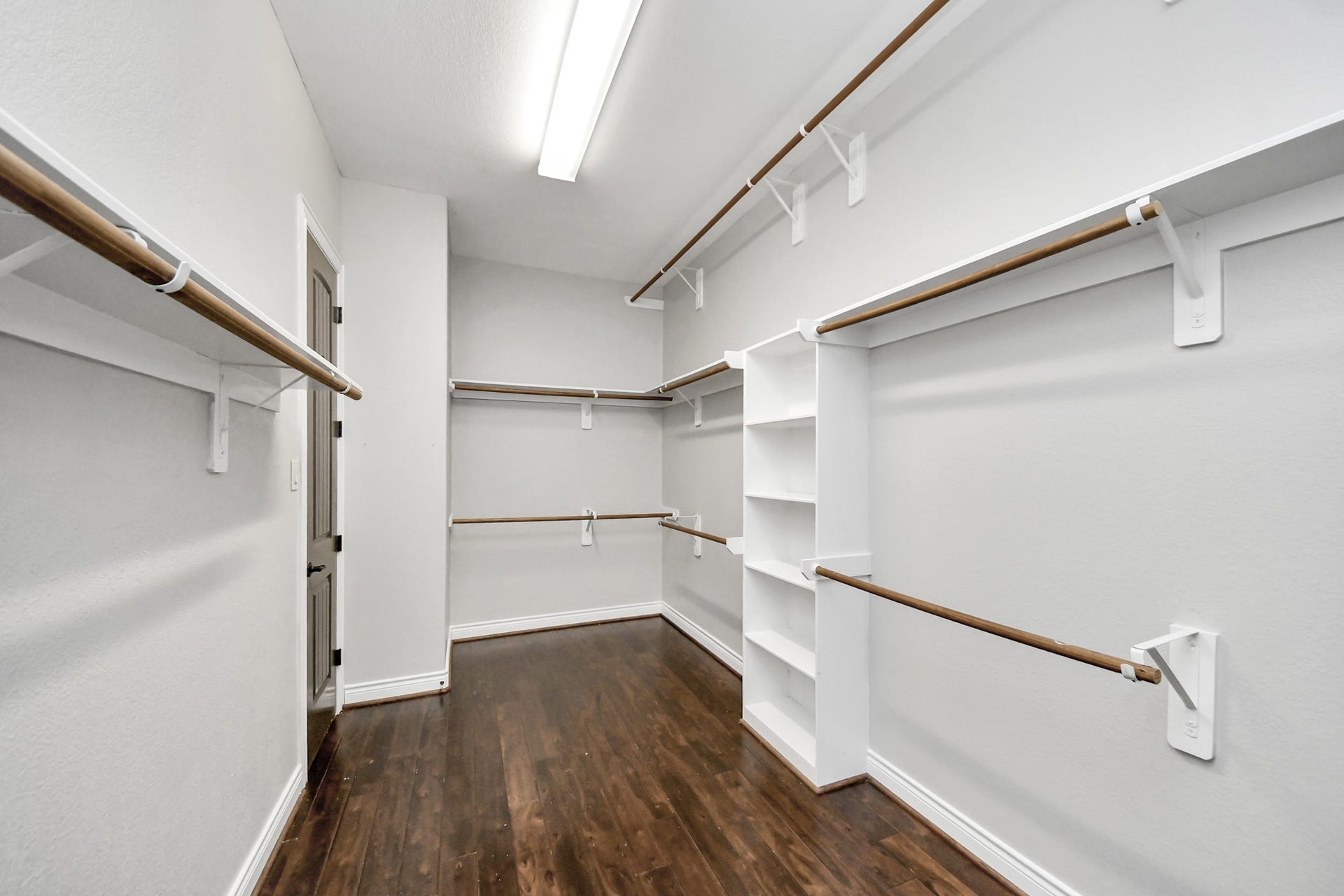 9422 Brannok Lane, Tomball, TX 77375 Primary walk-in closet