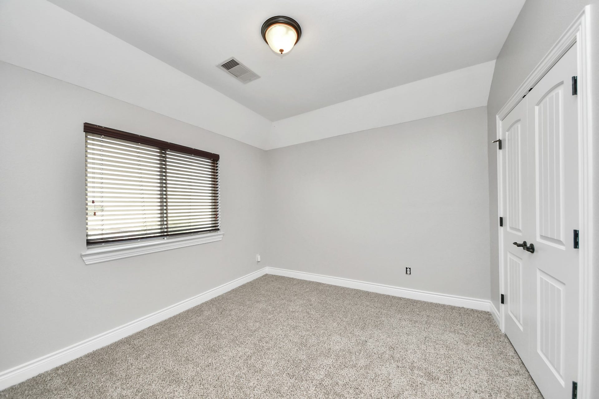 9422 Brannok Lane, Tomball, TX 77375 Secondary bedroom
