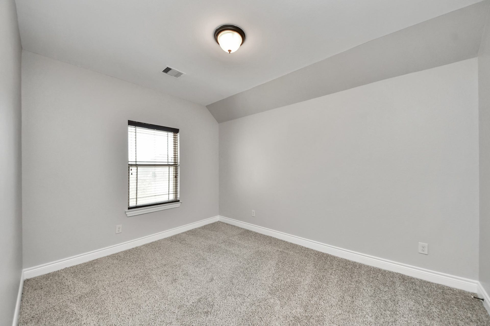 9422 Brannok Lane, Tomball, TX 77375 Secondary bedroom