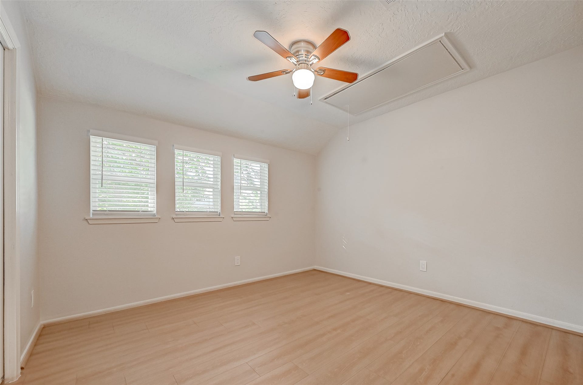 318 Pine Manor Drive, Conroe, TX 77385 318 Pine Manor Drive, Conroe, TX 77385