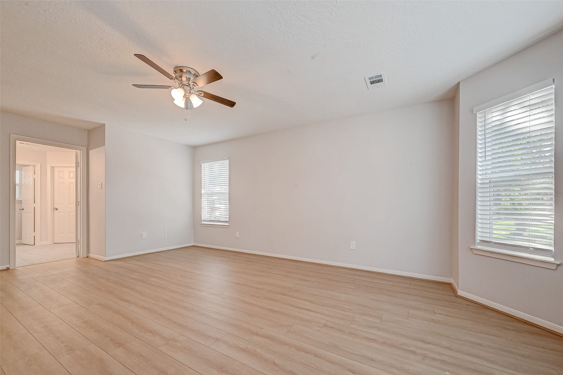 318 Pine Manor Drive, Conroe, TX 77385 318 Pine Manor Drive, Conroe, TX 77385