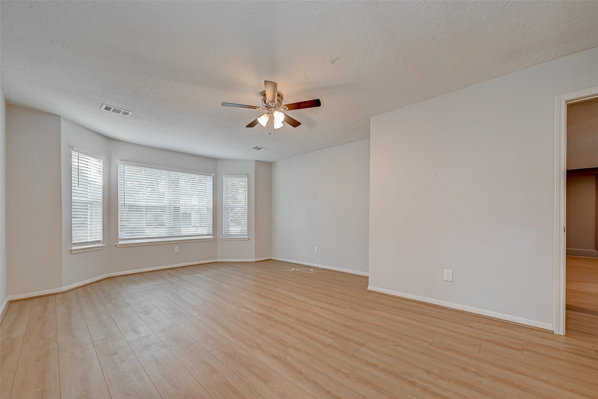 318 Pine Manor Drive, Conroe, TX 77385 318 Pine Manor Drive, Conroe, TX 77385