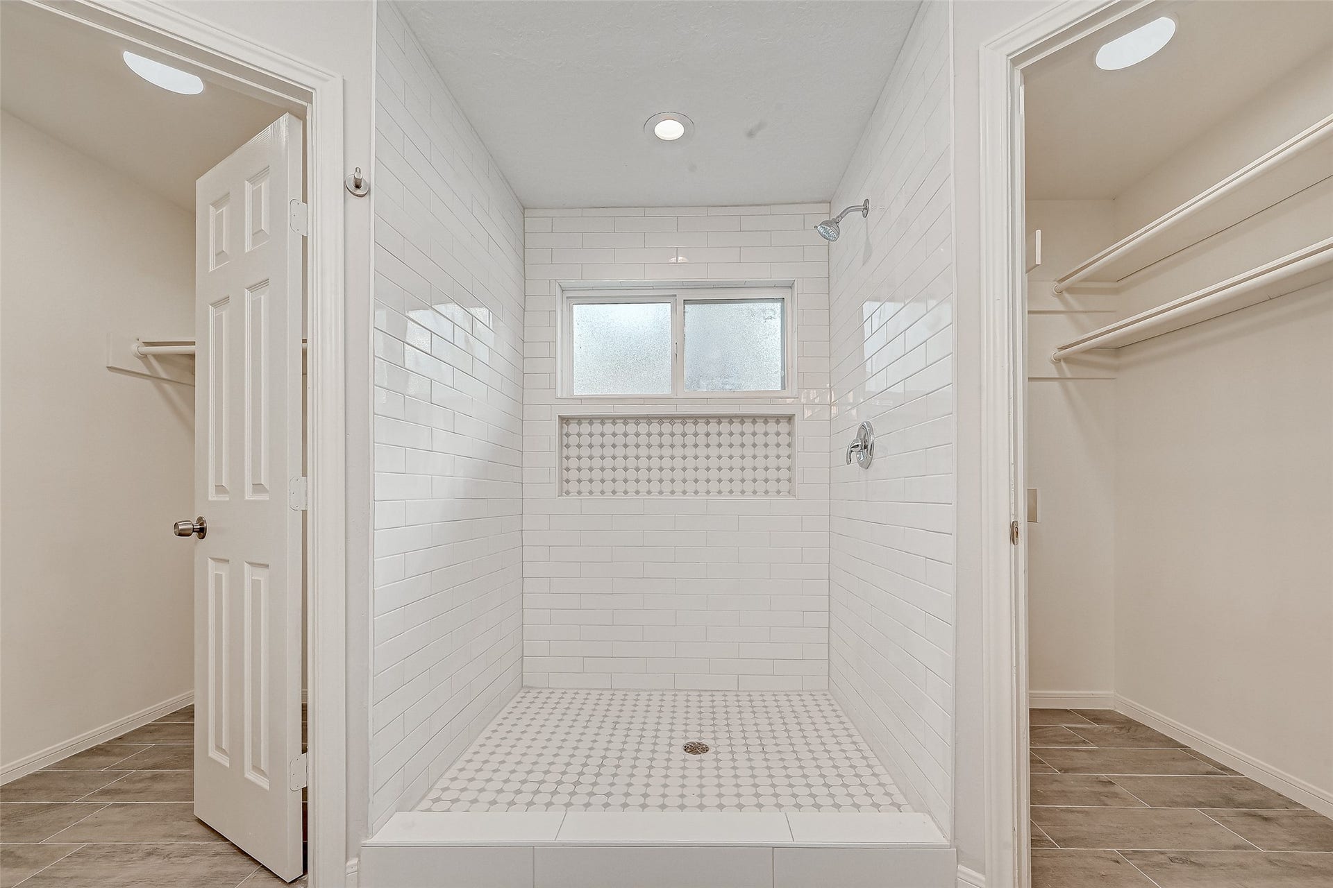 318 Pine Manor Drive, Conroe, TX 77385 318 Pine Manor Drive, Conroe, TX 77385